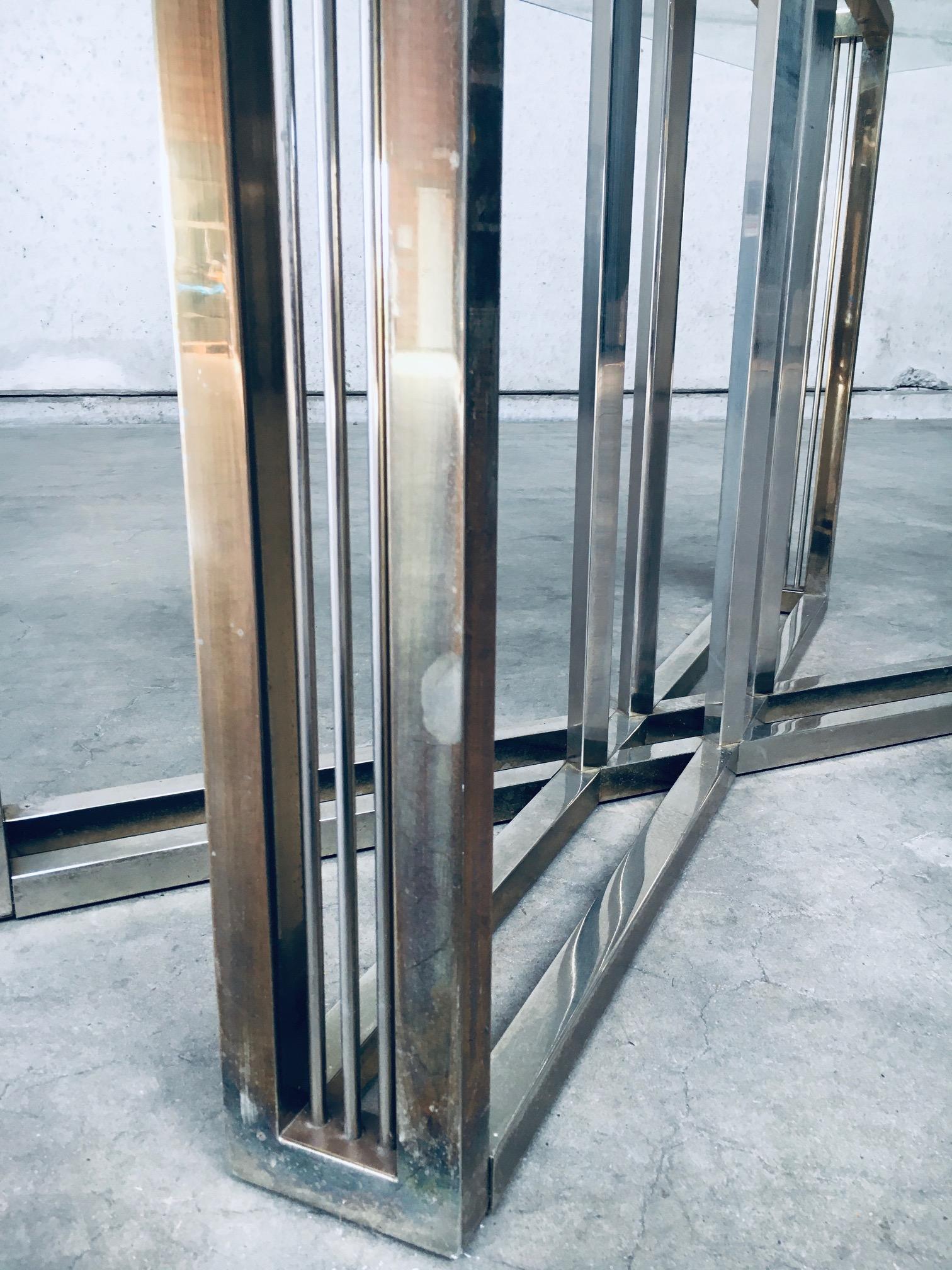 Table de salle à manger en laiton et verre au design géométrique par Belgochrom en vente 10