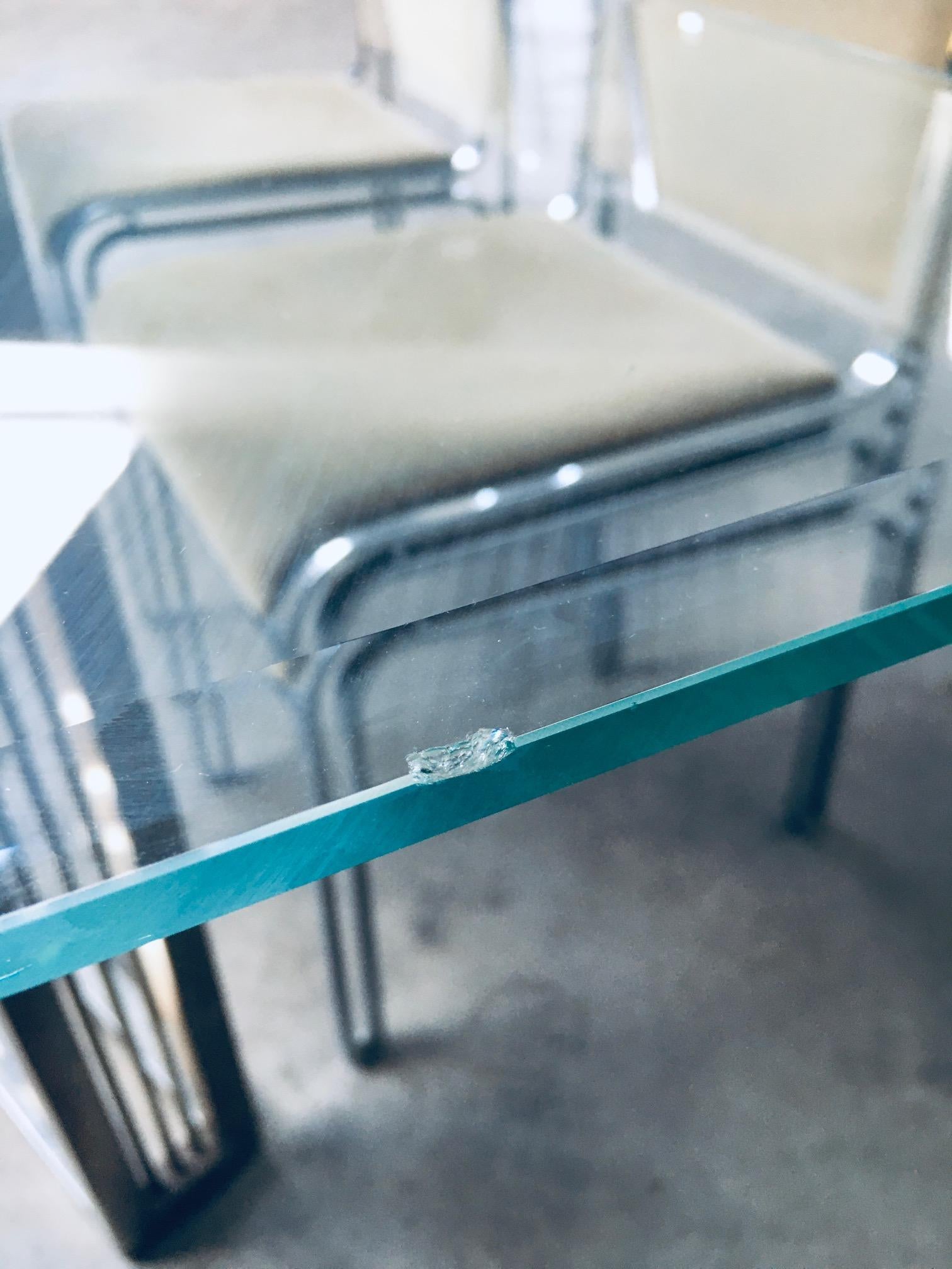 Table de salle à manger en laiton et verre au design géométrique par Belgochrom en vente 12