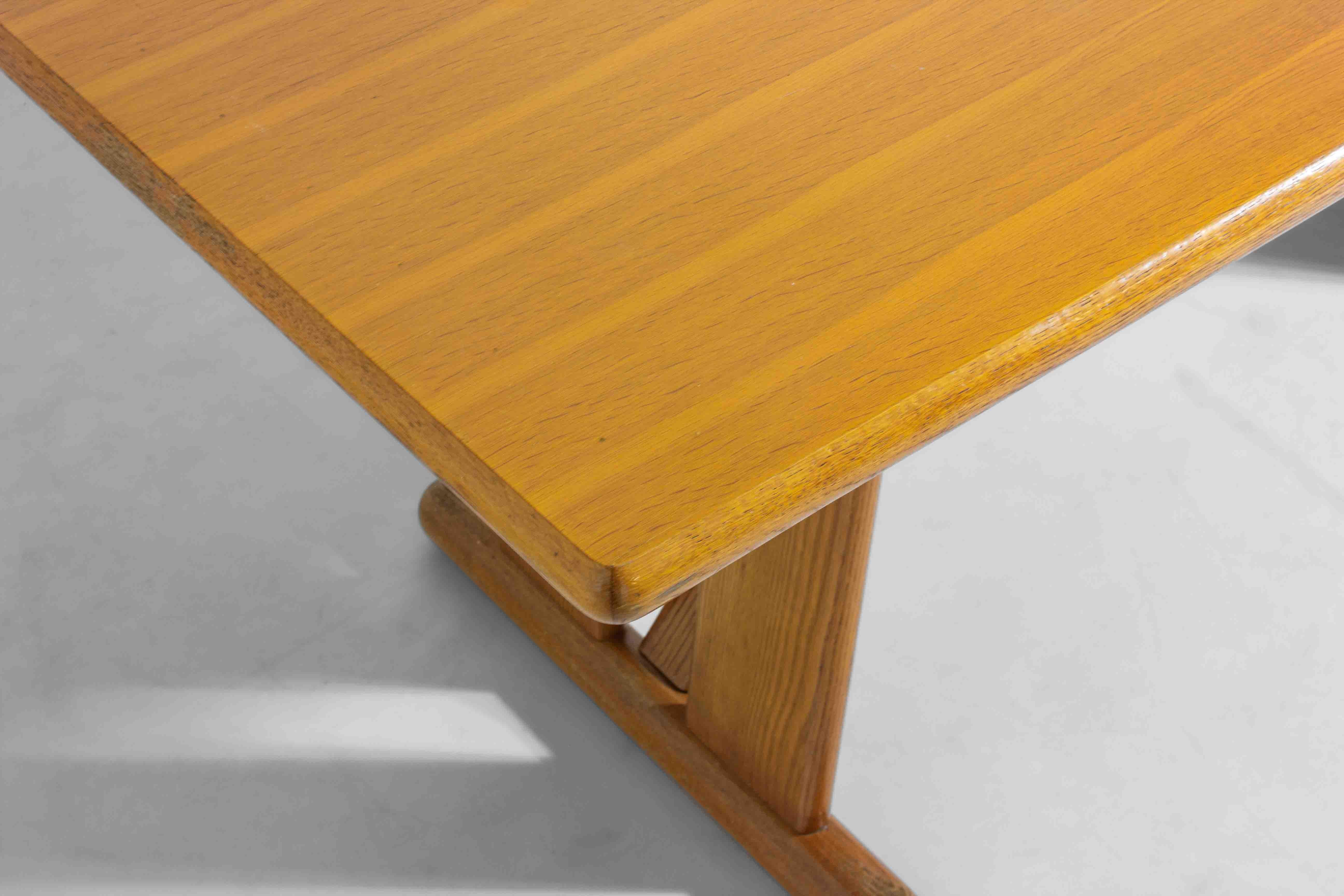 Tavolo da pranzo geometrico in Oak, Italia anni '80 in vendita 4