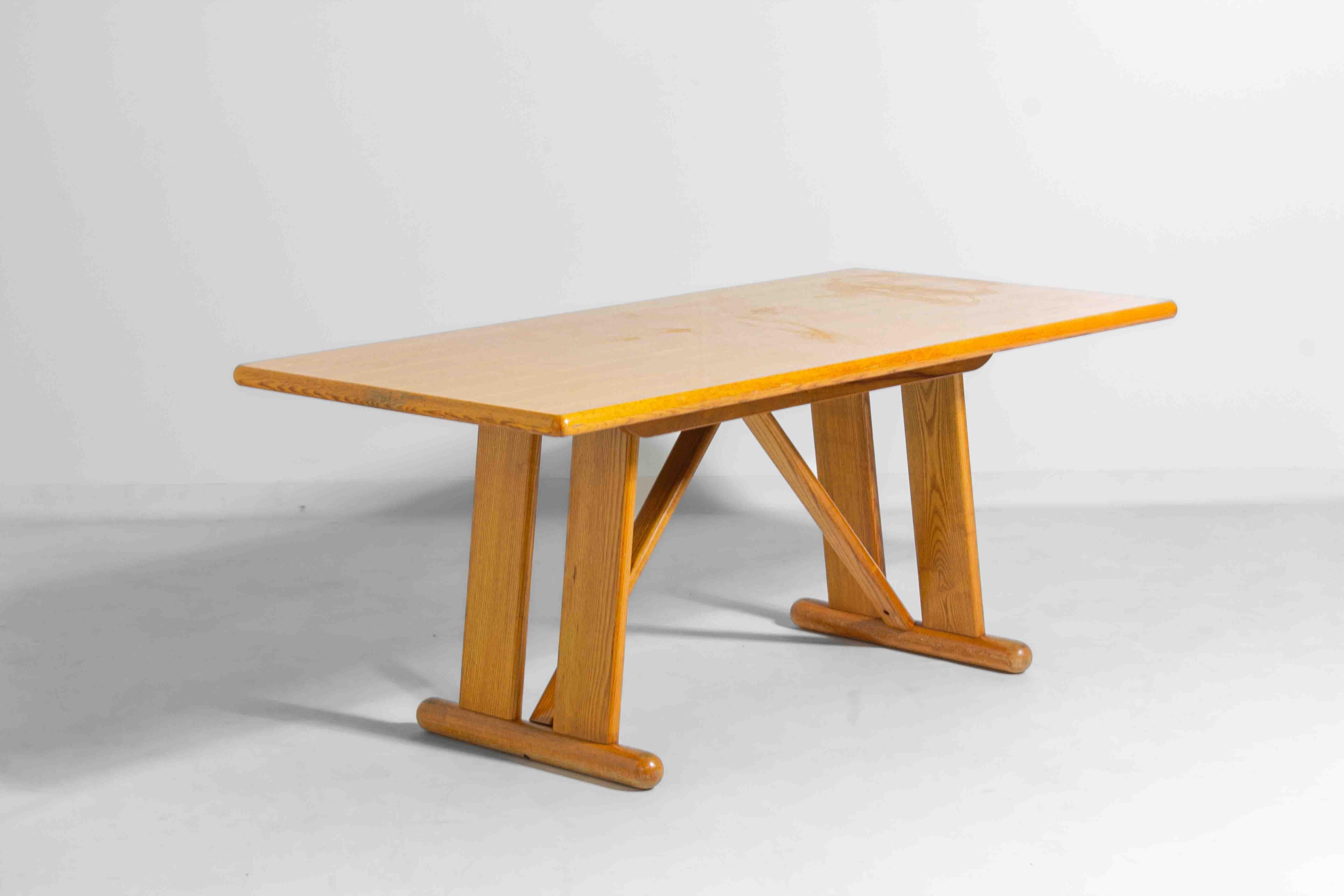 Tavolo da pranzo geometrico in Oak, Italia anni '80 In condizioni buone in vendita a Antwerpen, VAN