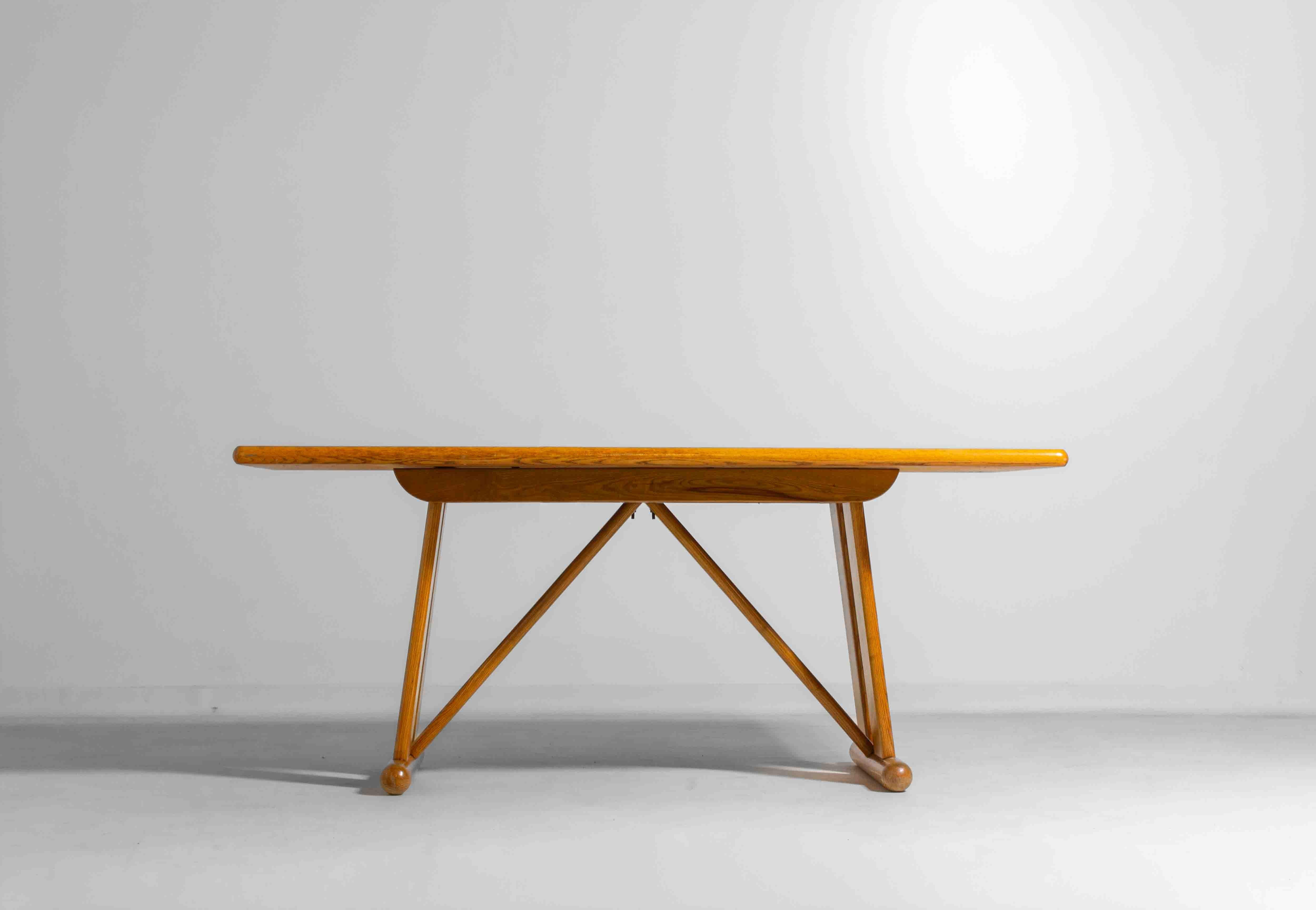 Quercia Tavolo da pranzo geometrico in Oak, Italia anni '80 in vendita