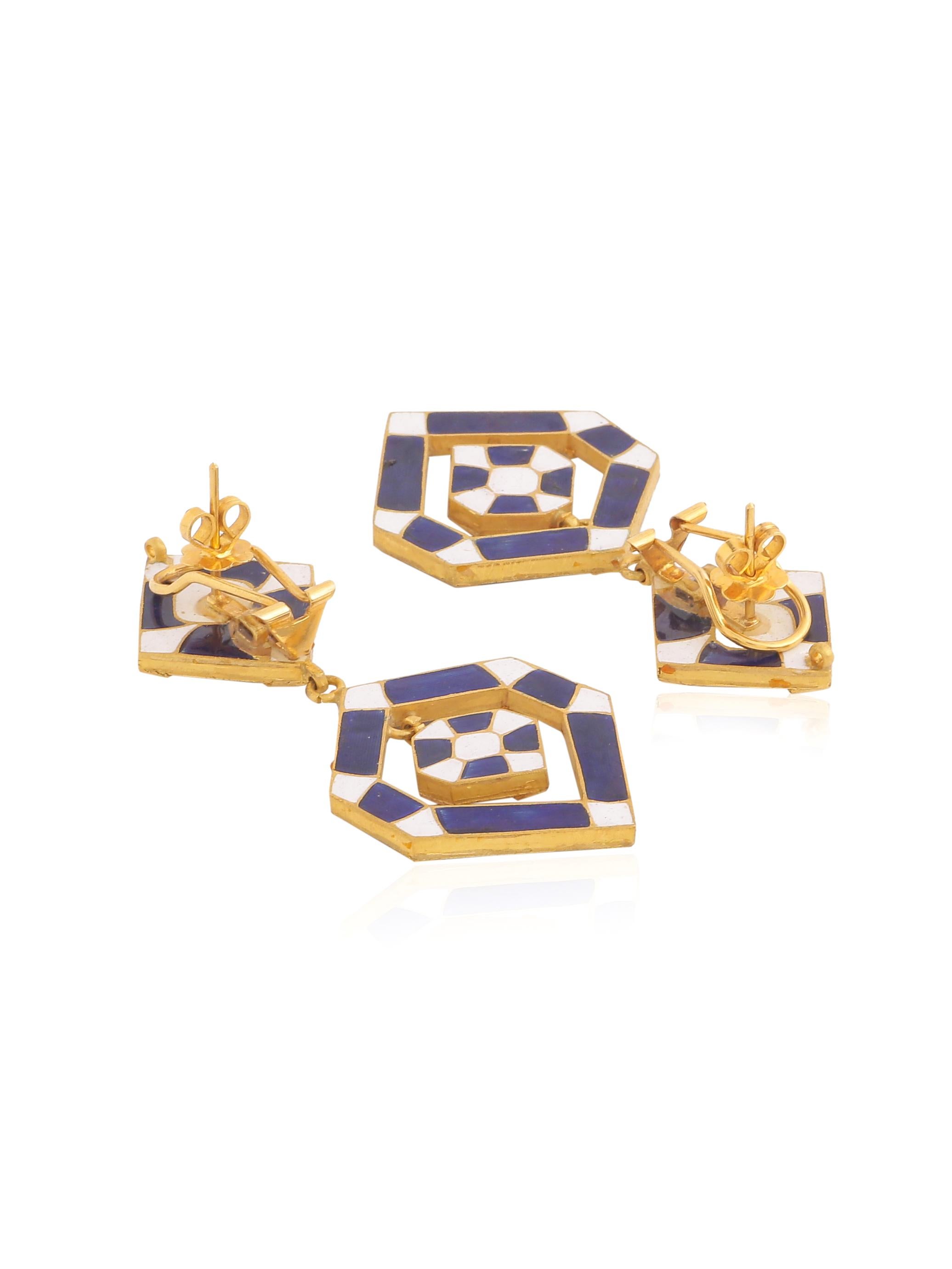 Art Déco Orecchini geometrici realizzati a mano in oro 18 carati con diamanti e smalti pregiati in vendita