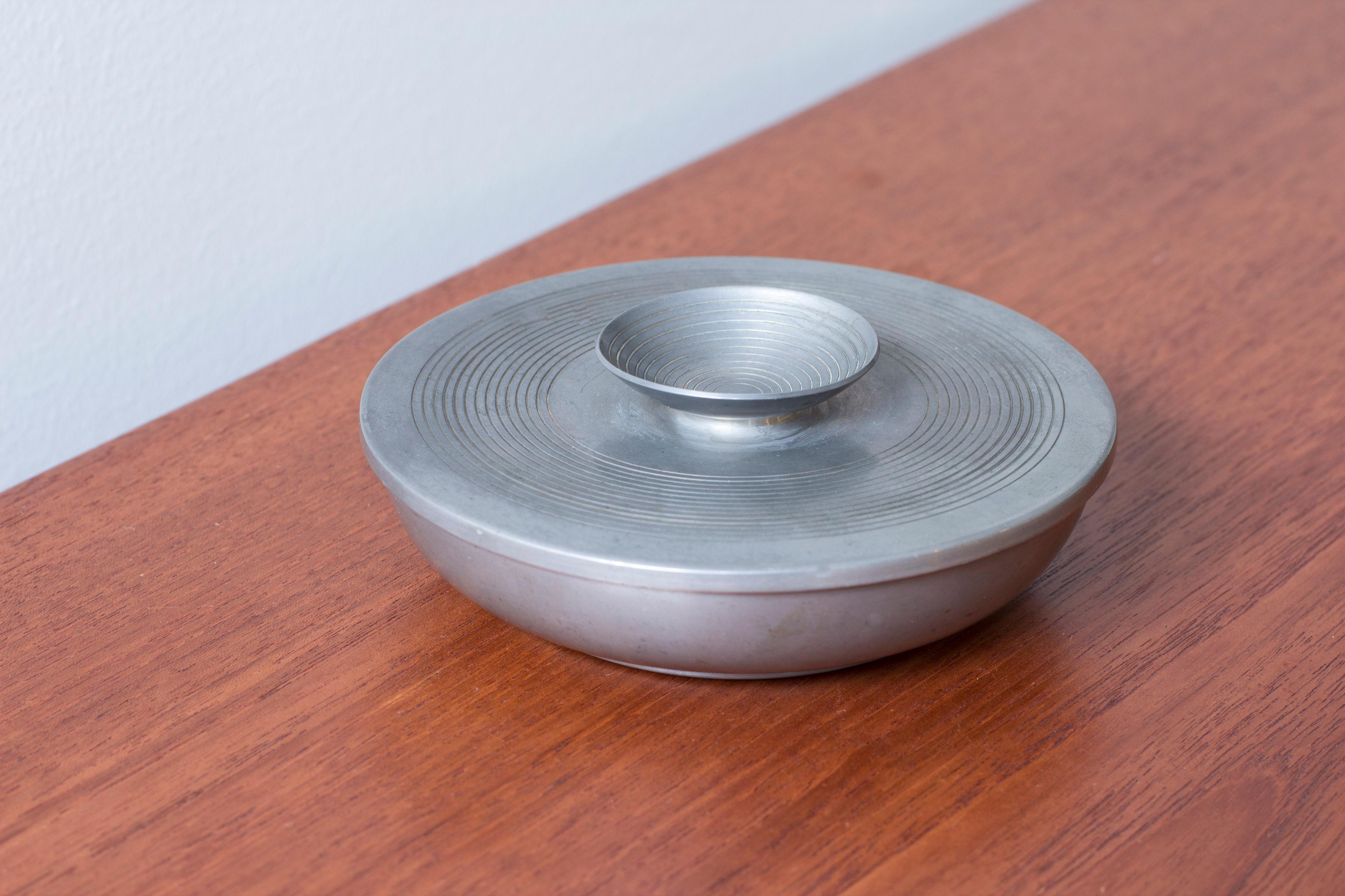 Lidded box designed by Nils Fougstedt. Produced in Stockholm, Sweden by Fabriksaktiebolaget Kronsilver, FAK in 1934. Made from pewter. Stylish design with minimalist geometrical decor on the lid and handle. Good vintage condition with signs of age