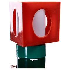 Lampe de bureau géométrique basée sur un triangle orange