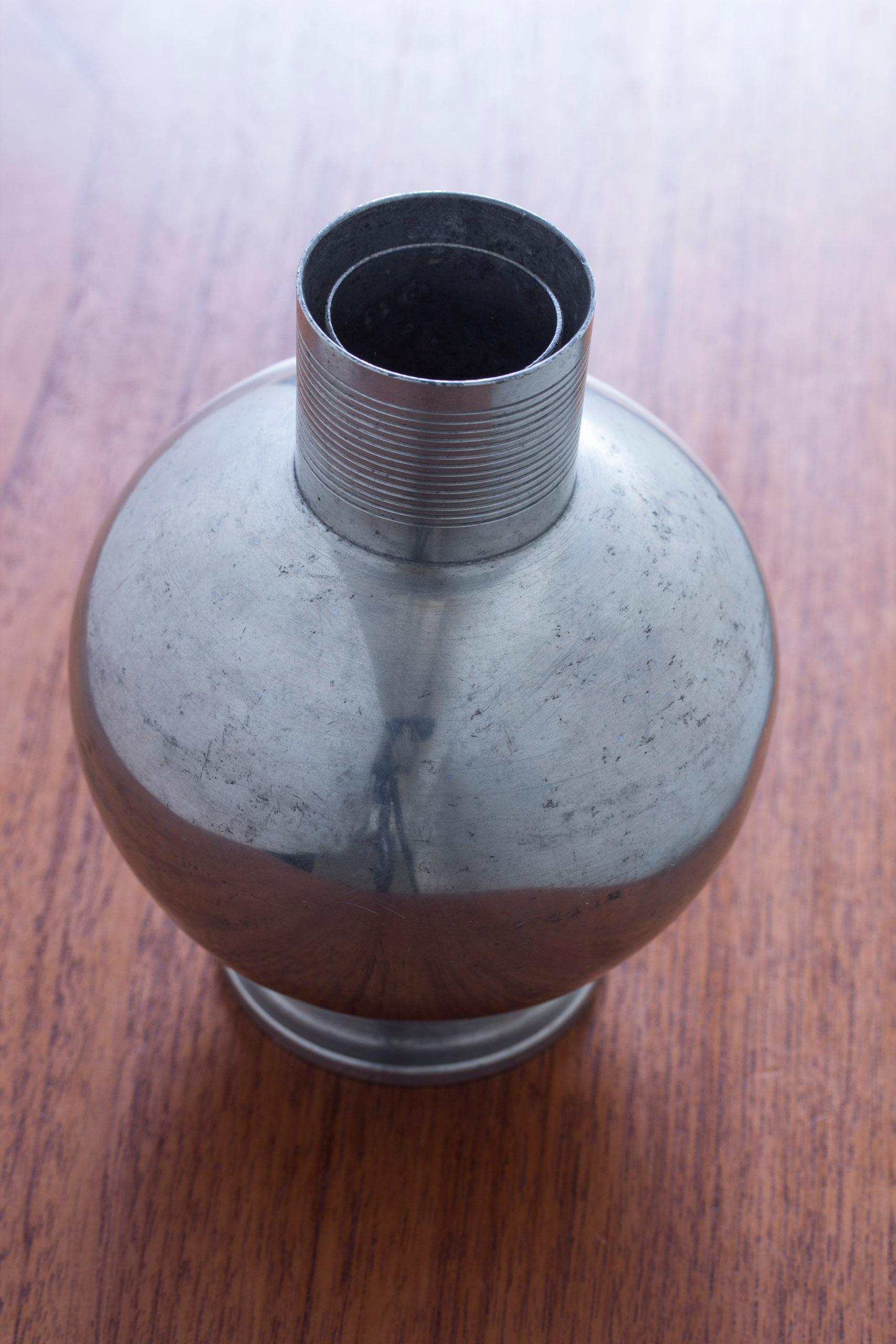 Geometrische Vase aus Zinn von Nils Fougstedt, FAK, 1934 Schweden (Schwedisch) im Angebot