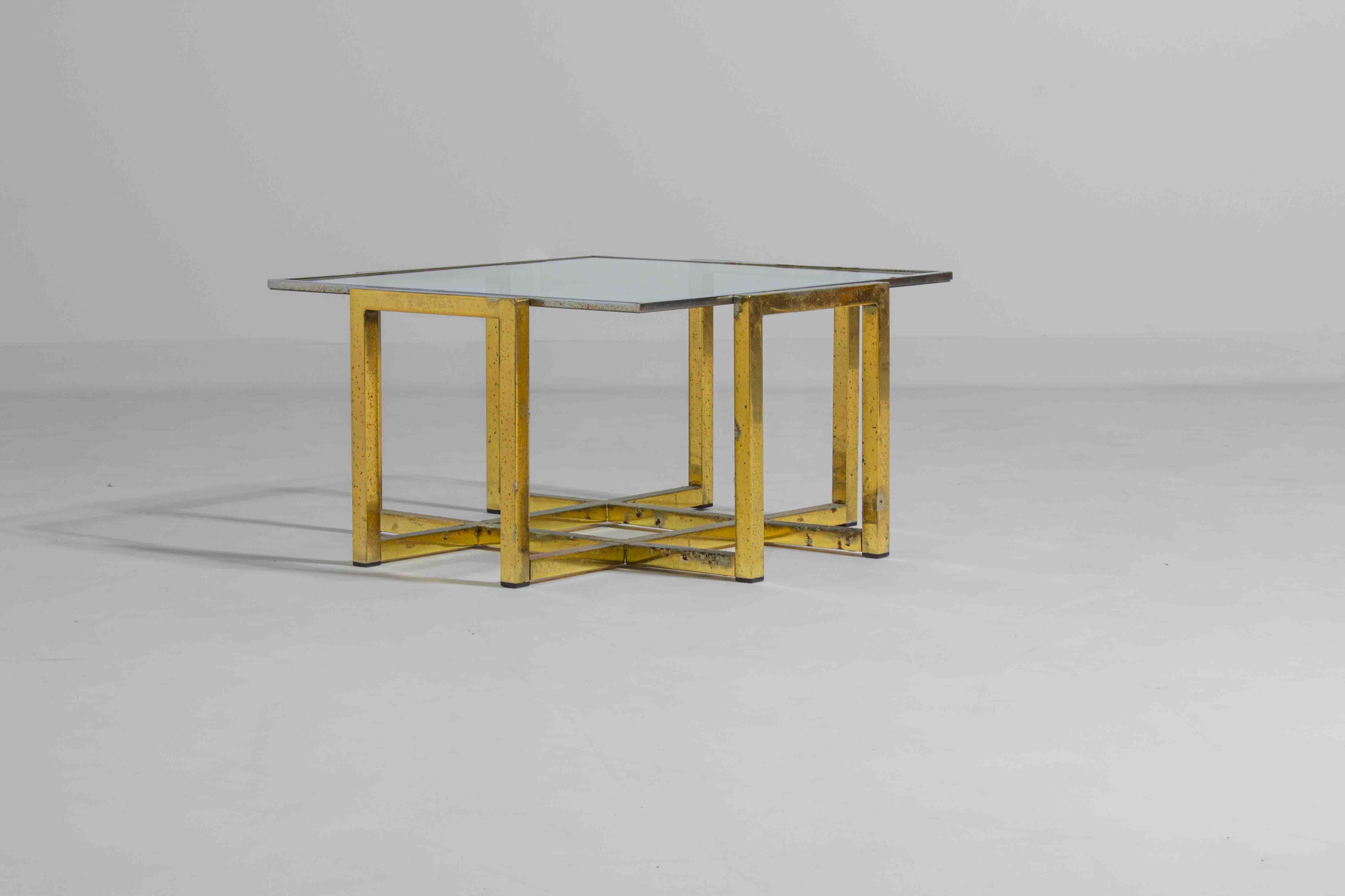 Table basse de style Régence géométrique en laiton patiné, 1970 Abîmé - En vente à Antwerpen, VAN