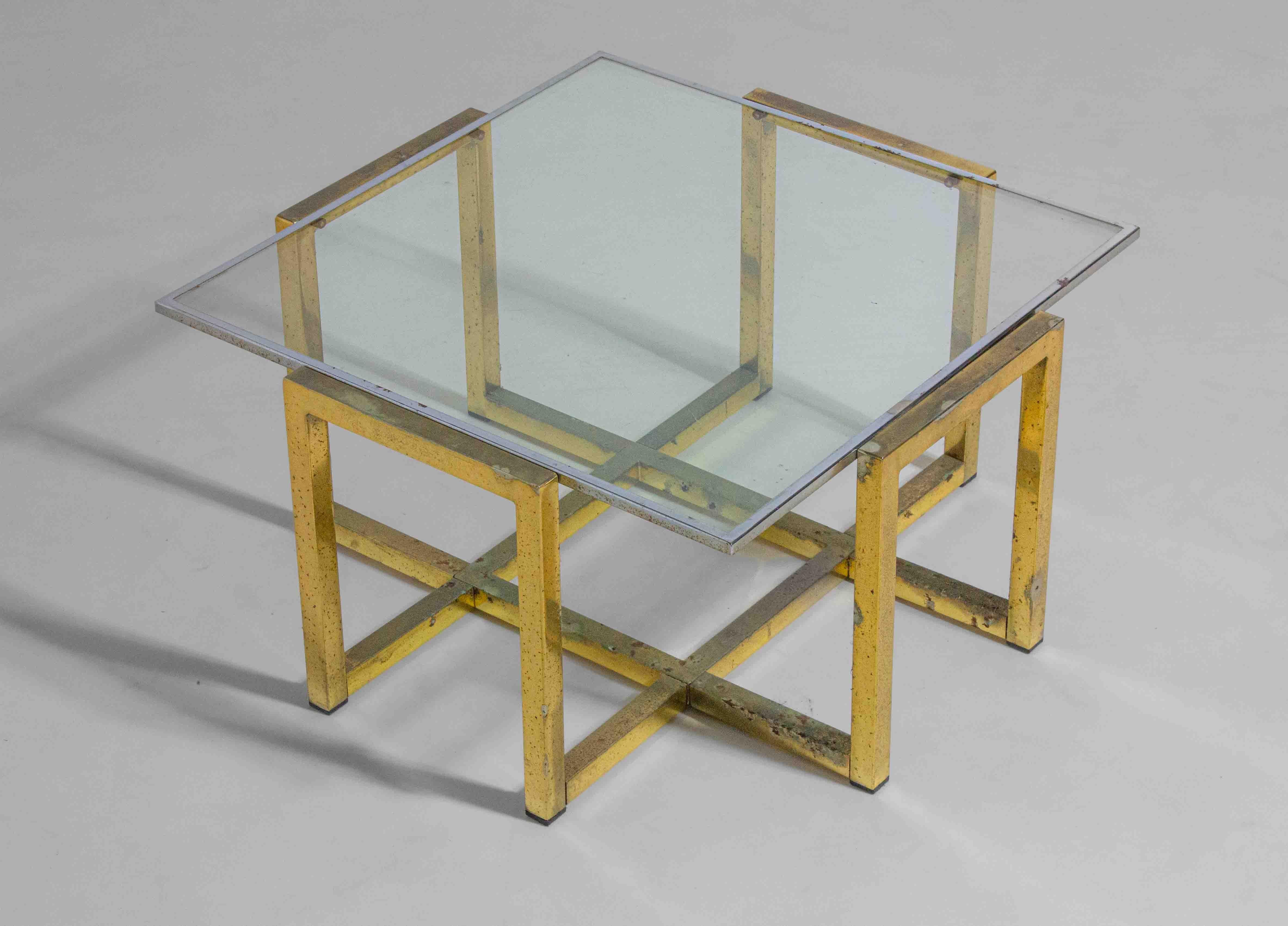 Fin du 20e siècle Table basse de style Régence géométrique en laiton patiné, 1970 en vente