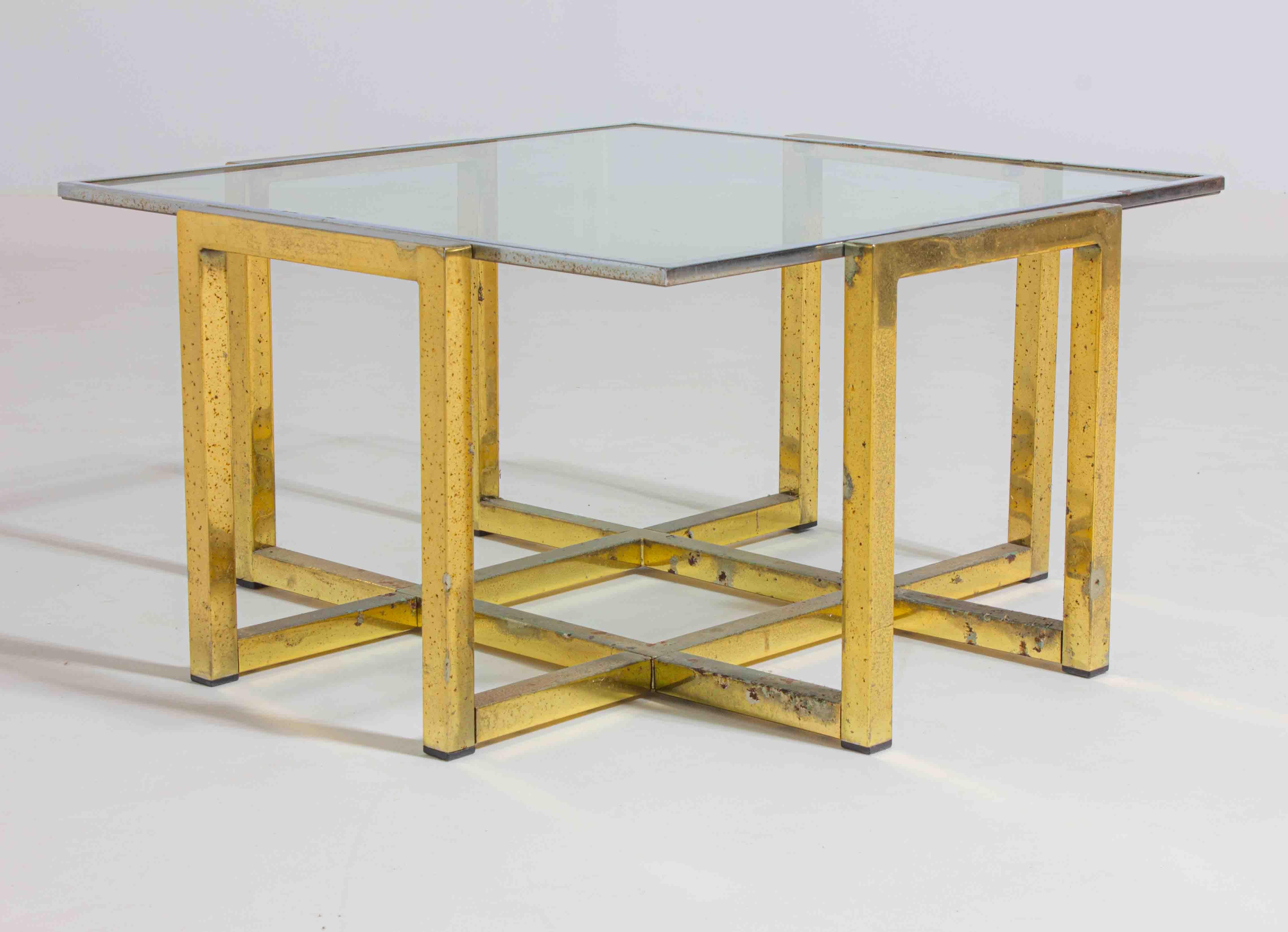 Table basse de style Régence géométrique en laiton patiné, 1970 en vente 1