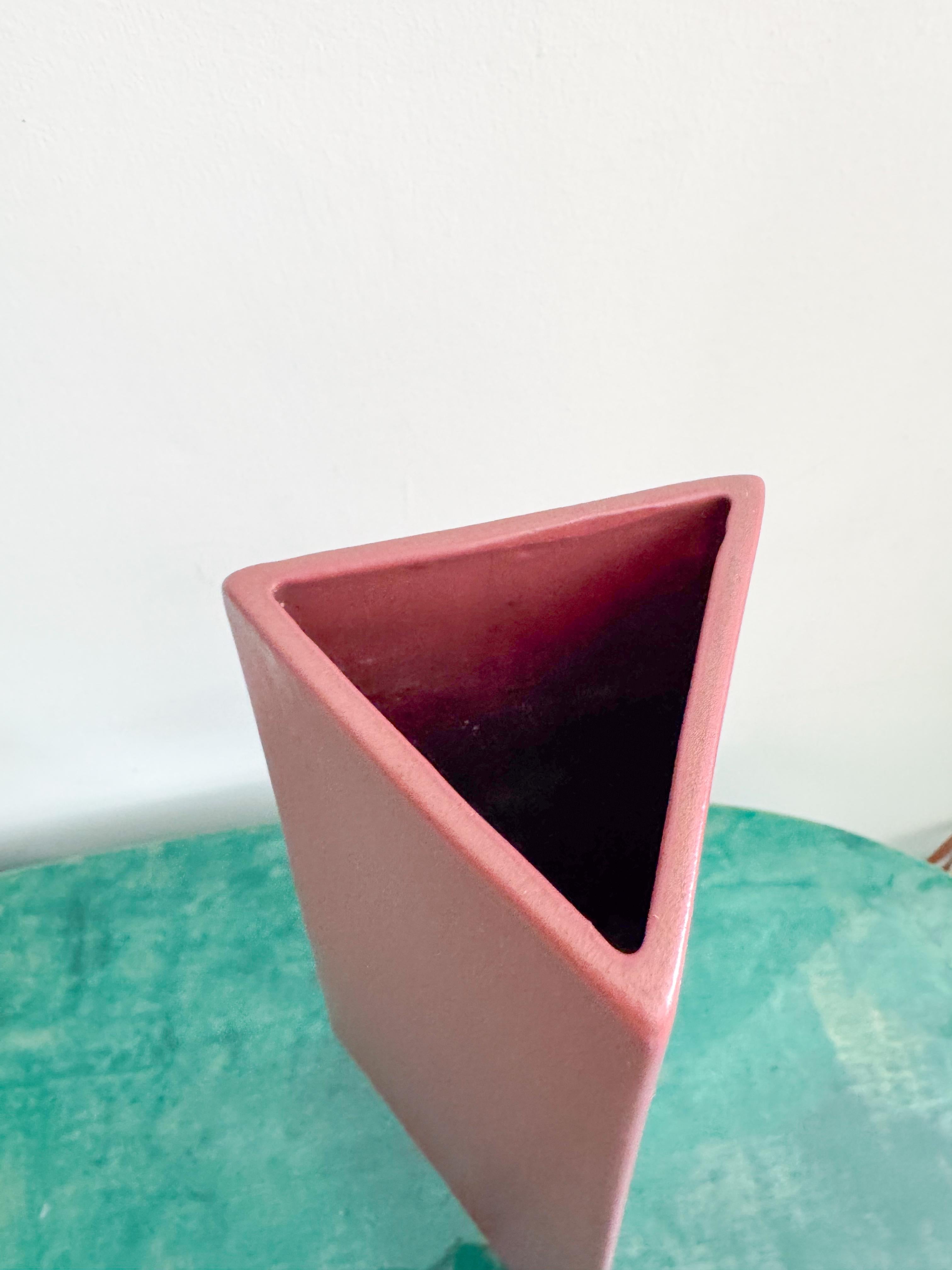 Geometrical Rose Ceramic Vase by Evangeline, Quebec 1970s – Postmodern Memphis In Good Condition For Sale In Toronto, CA