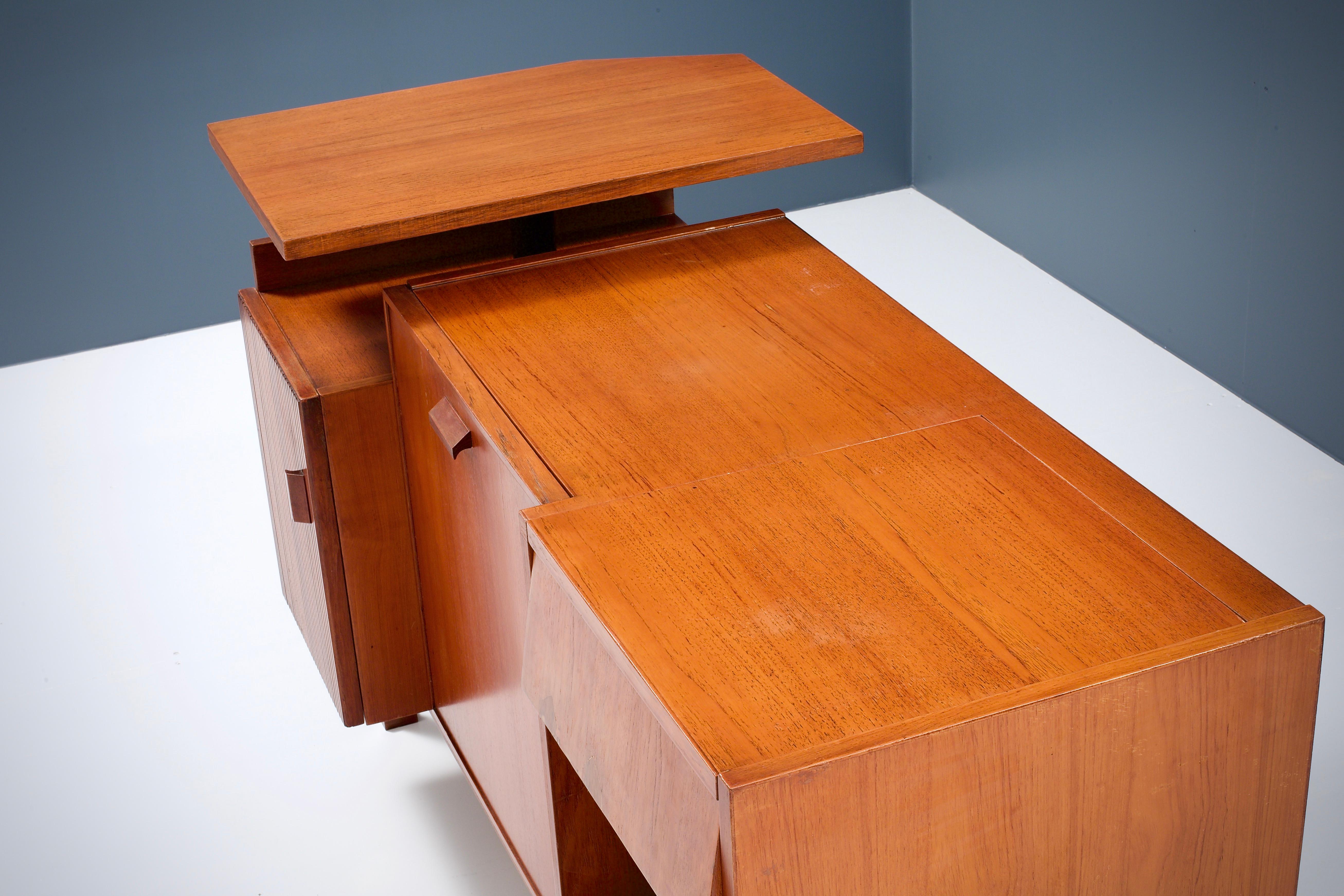 Geometrical Sideboard / DJ Booth in Patinated Teak, France, 1950s In Good Condition In Uithoorn, NL