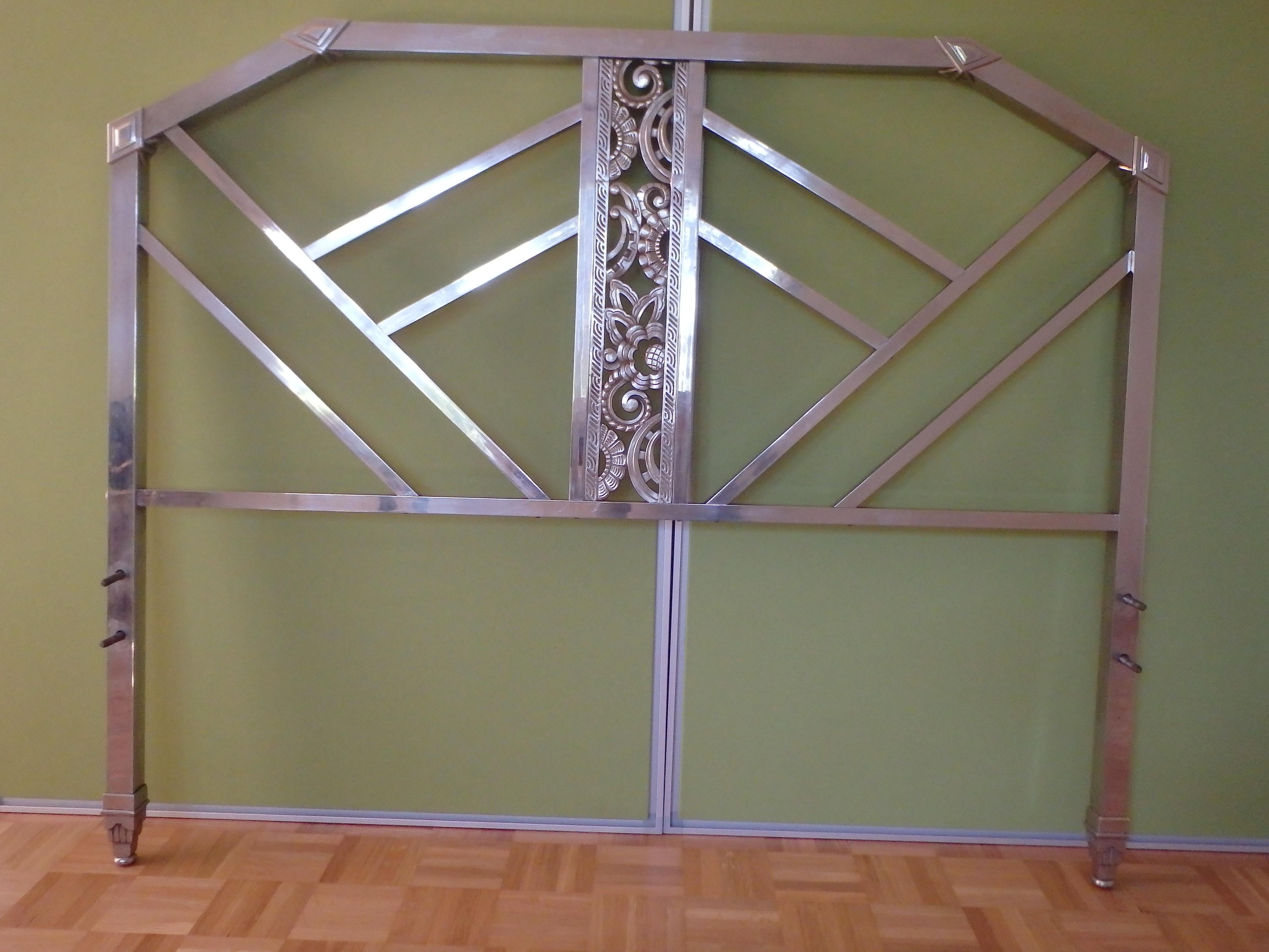 Geometrical spanish Art Deco nickel bed head and foot part with floral ornaments For Sale 7