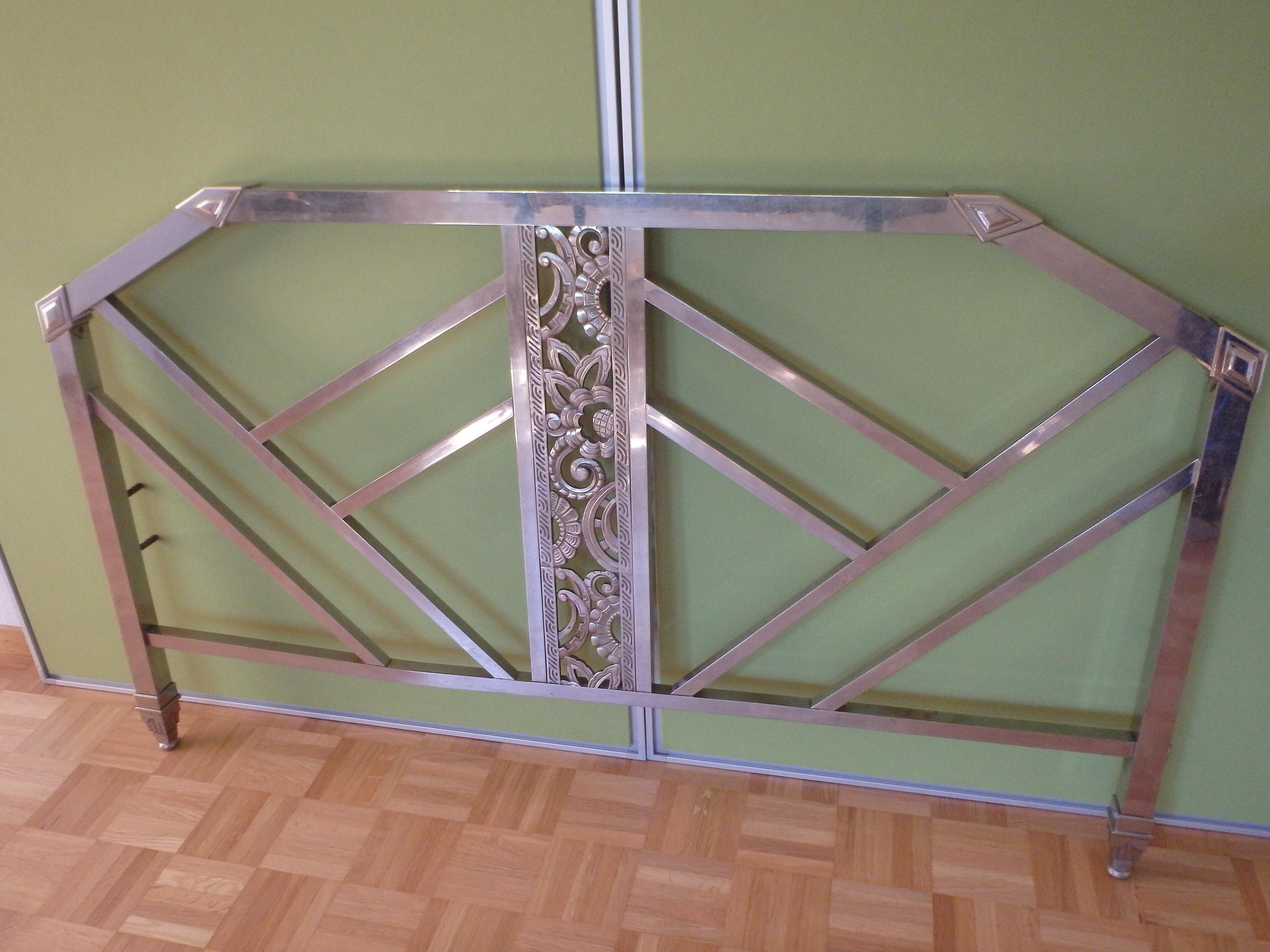 Geometrical spanish Art Deco nickel bed head and foot part with floral ornaments For Sale 11