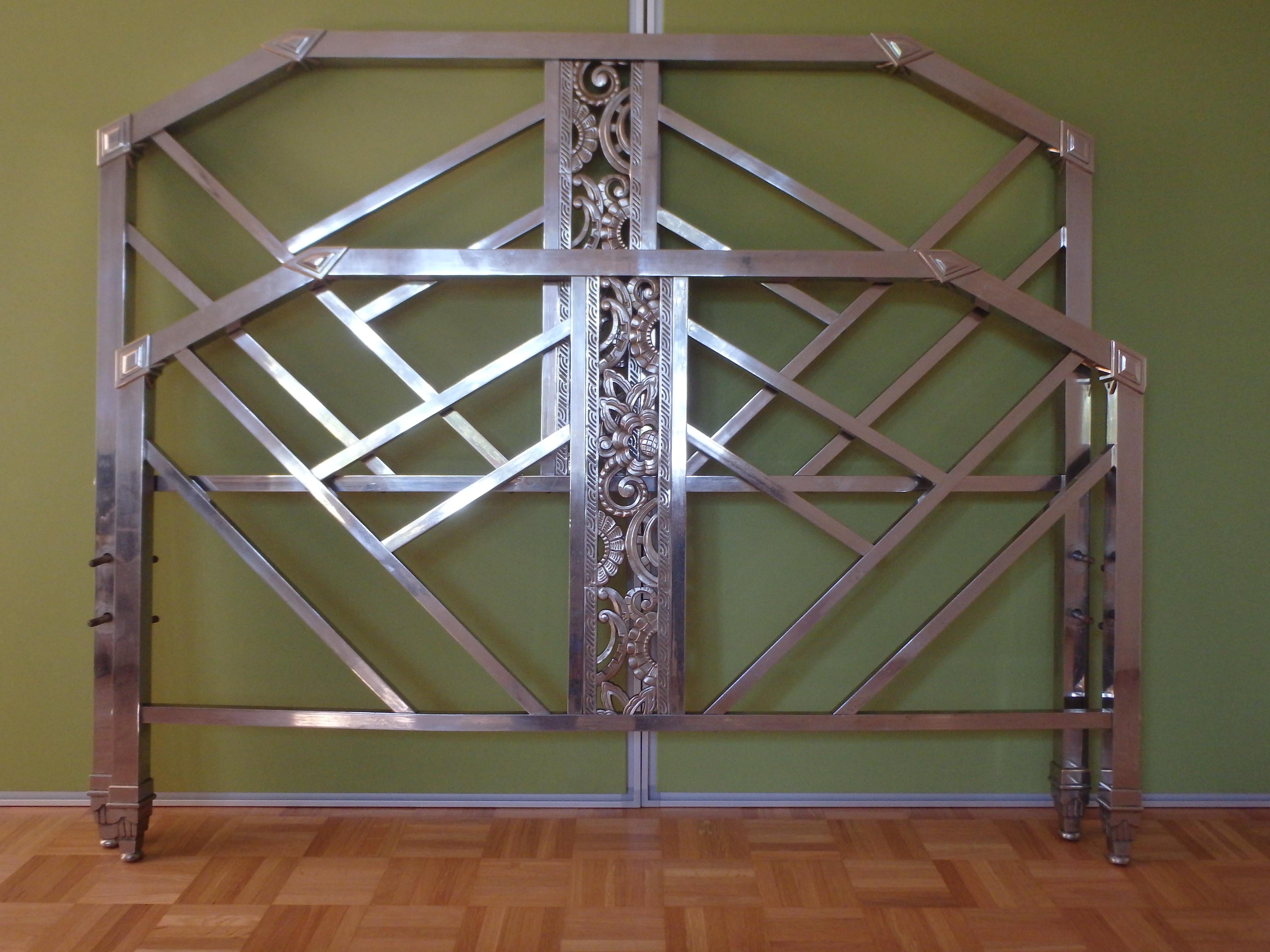 Geometrical spanish Art Deco nickel bed head and foot part with floral ornaments For Sale 3
