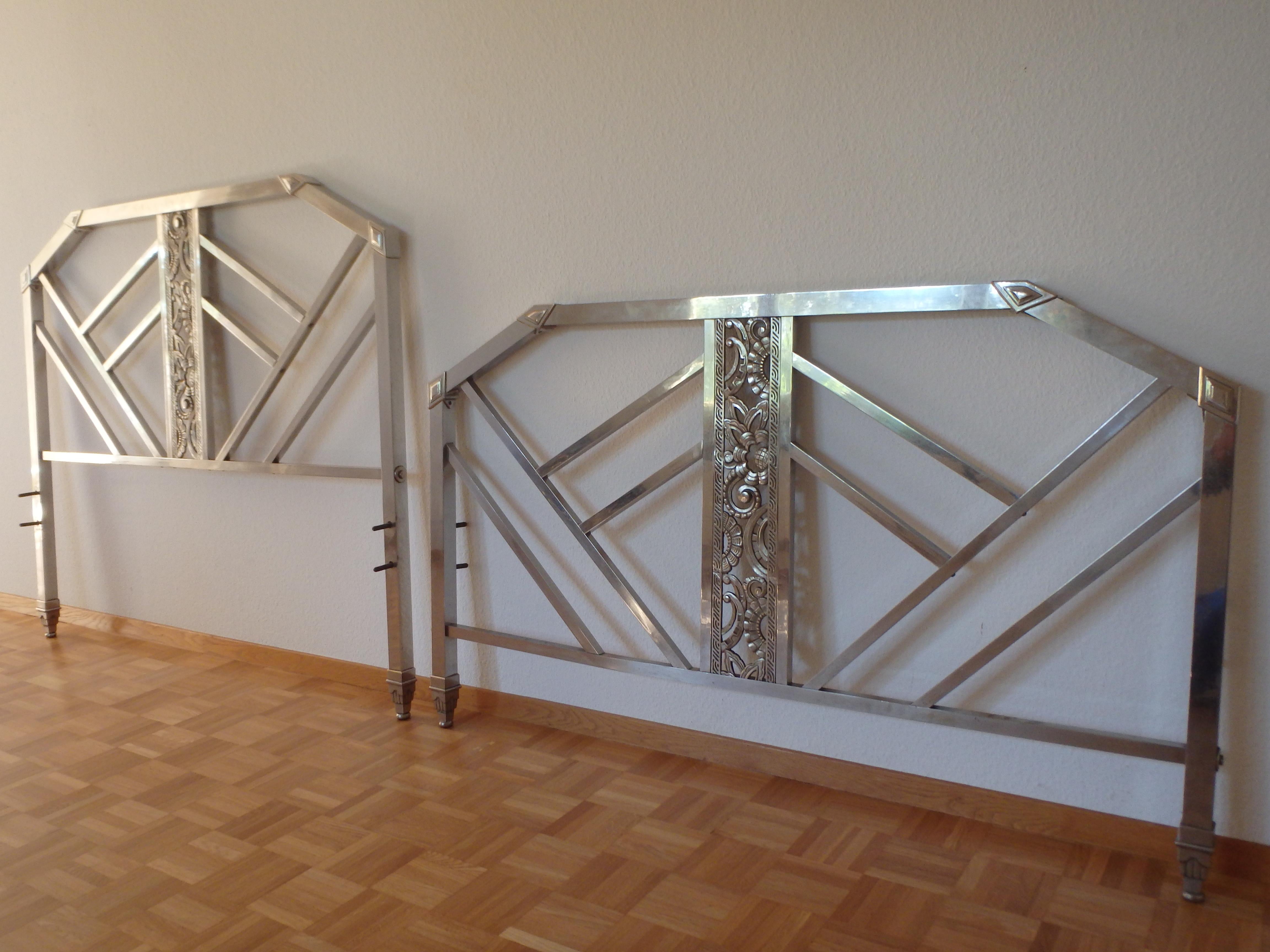 Geometrical spanish Art Deco nickel bed head and foot part with floral ornaments For Sale 5