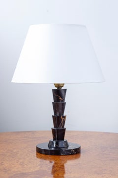 Lampe de table Art déco suédoise aux formes géométriques, en marbre de Portoro, Suède, années 1920