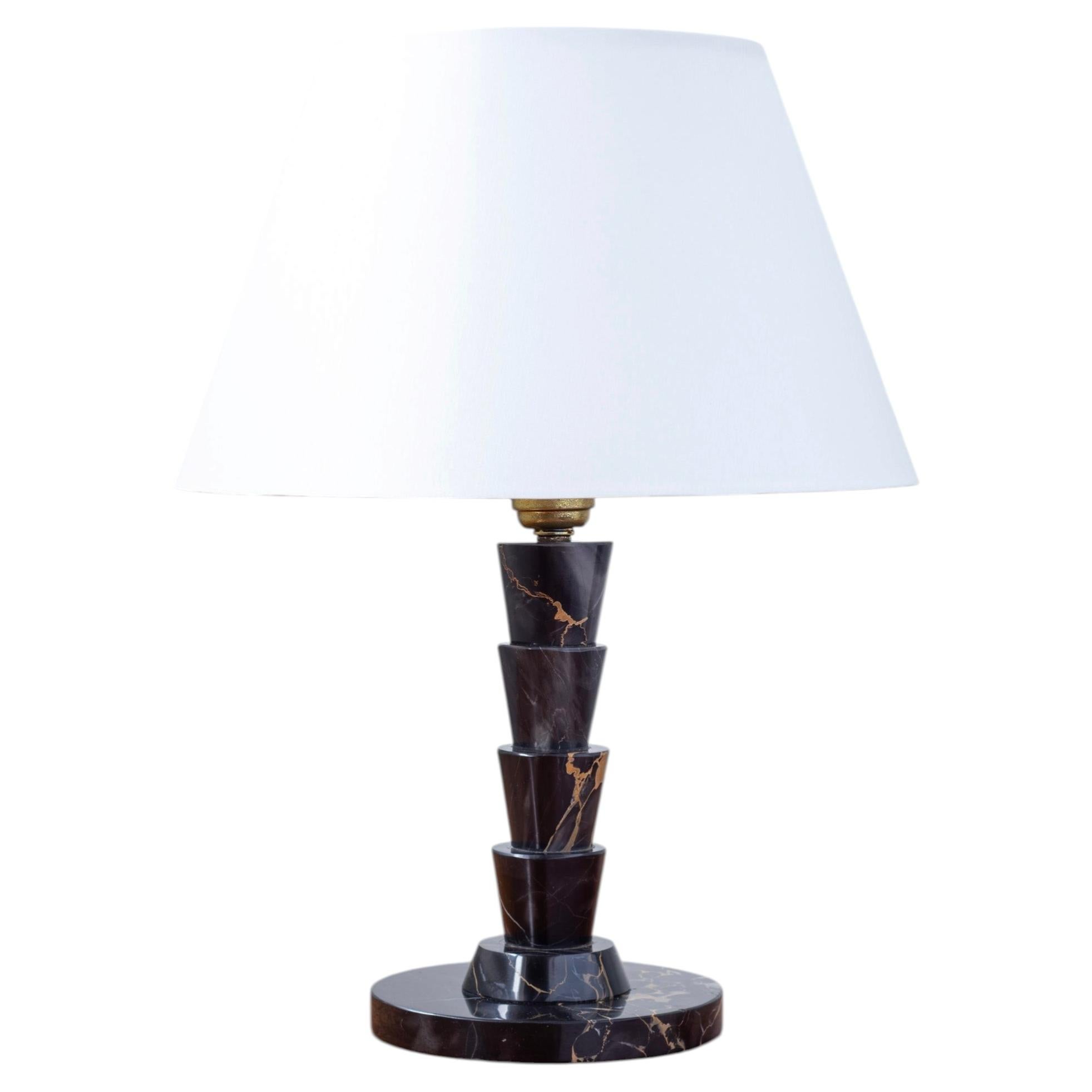 Geometrical Swedish Art Deco table lamp of Portoro marble, Sweden 1920s