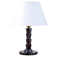 Lampe de table Art déco suédoise aux formes géométriques, en marbre de Portoro, Suède, années 1920