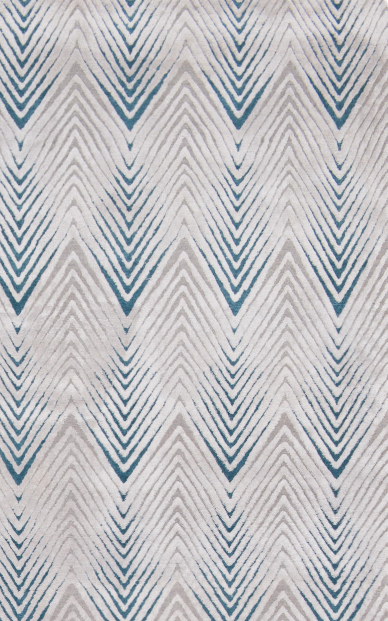 Geometrie, Diamantstreifen, Silberblau, Silberblau im Zustand „Neu“ im Angebot in London, GB