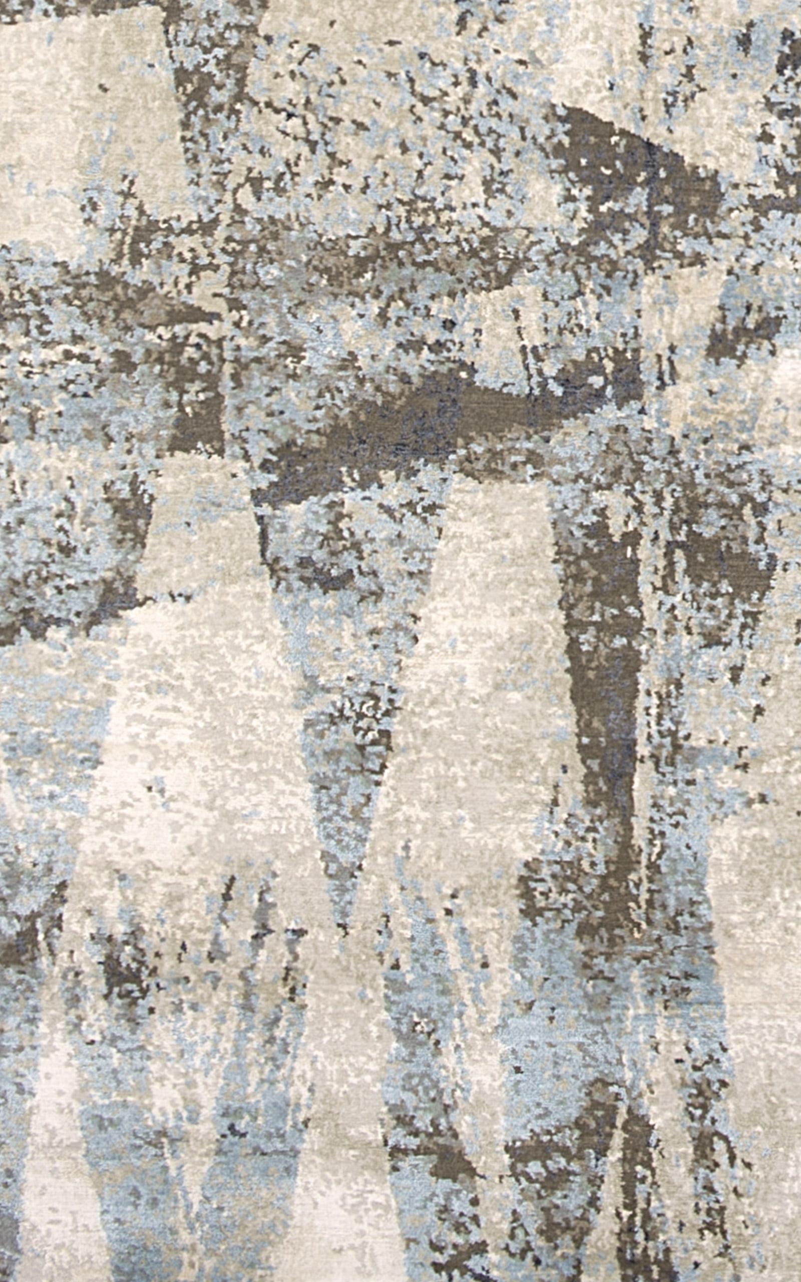Diamonds Multi is a luxury geometric rug that originated from an in house textile print which was made with a cotton reel and ink on fabric. This best selling design has been hand-knotted using Tibetan wool and Chinese silk to create this angular