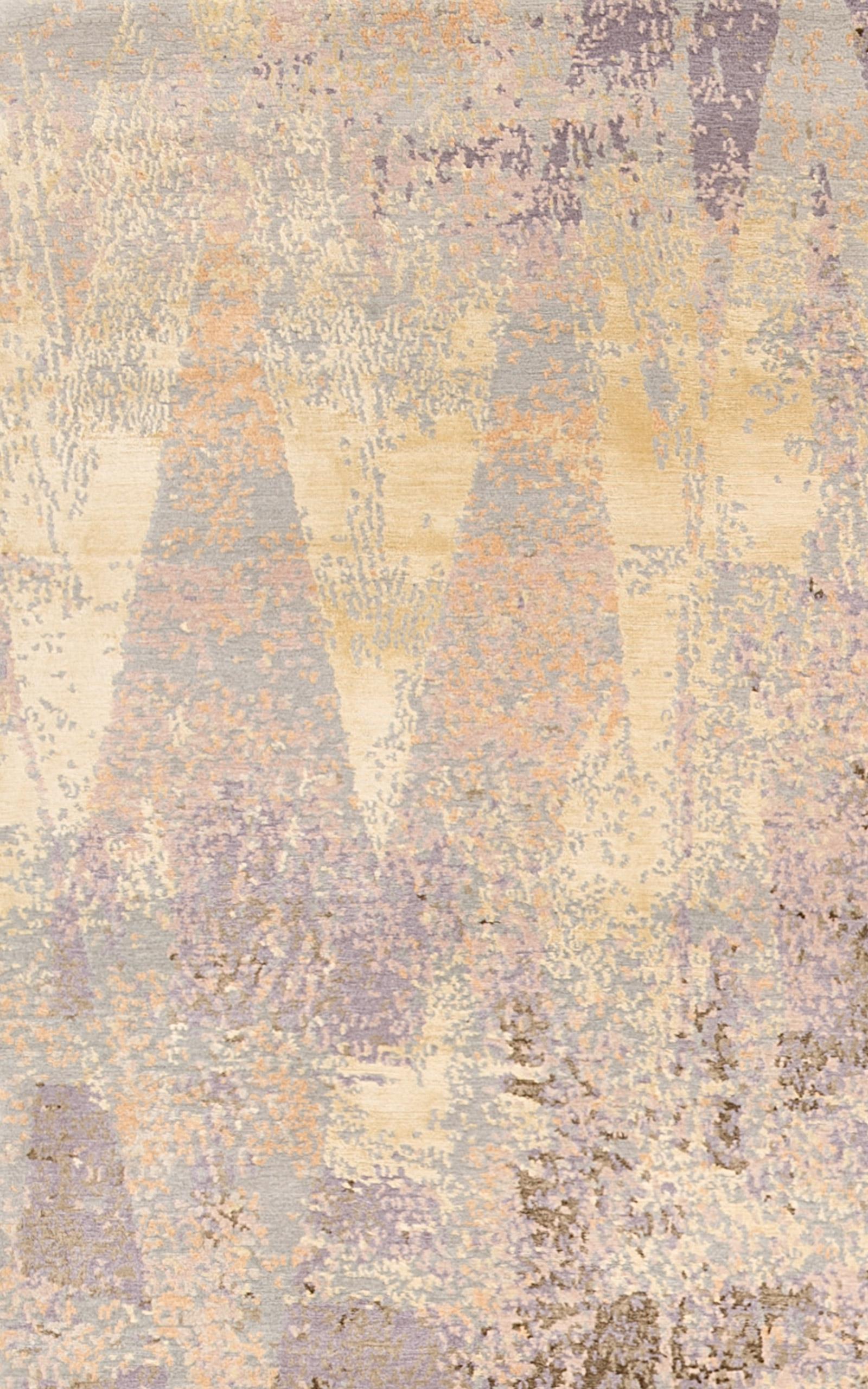 Diamonds Multi es una lujosa alfombra geométrica que se originó a partir de un estampado textil interno realizado con una bobina de algodón y tinta sobre tela. Este diseño superventas se ha anudado a mano con lana tibetana y seda china para crear