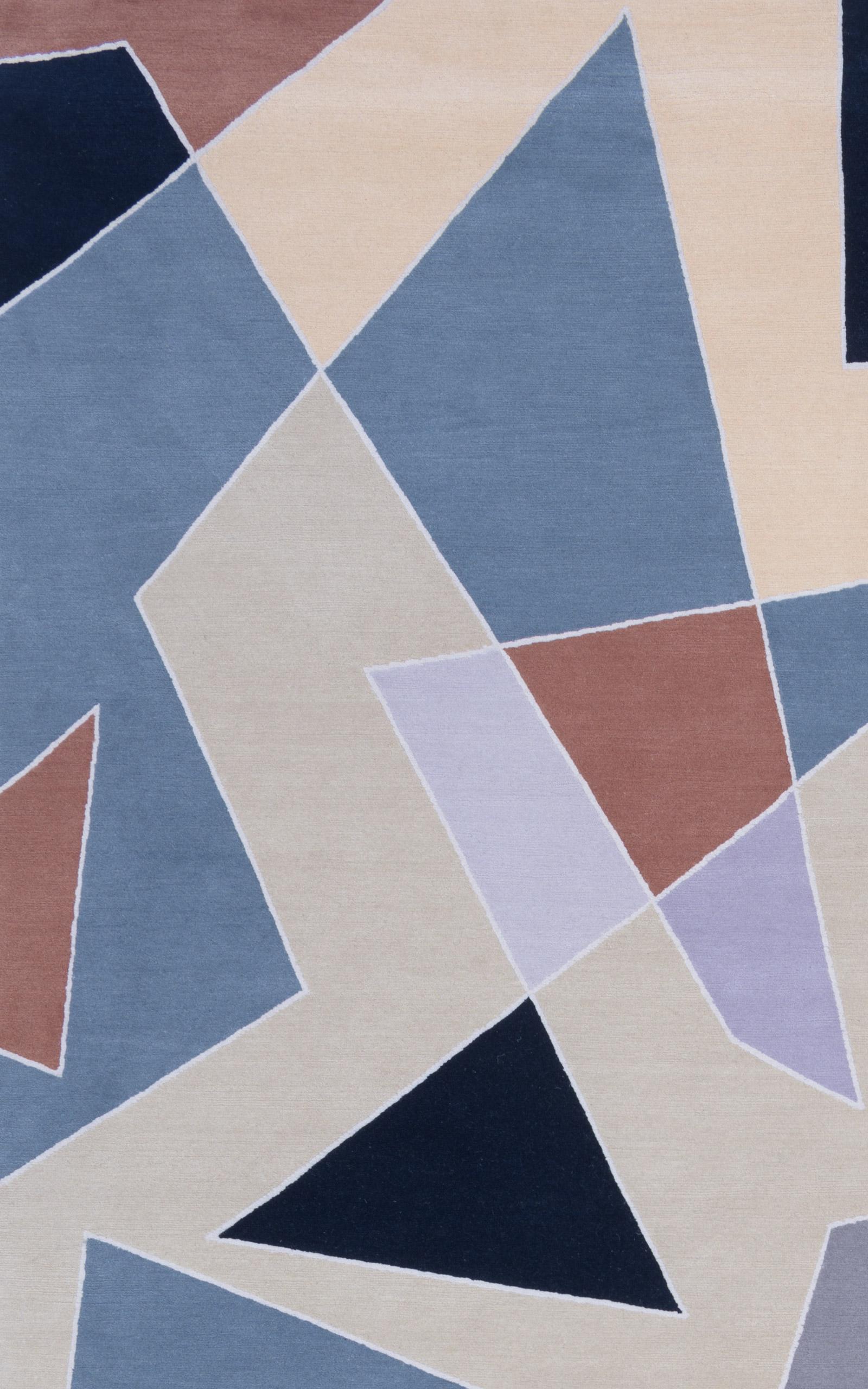 Patchwork est un tapis géométrique moderne composé d'un motif en blocs de couleur bleu, beige et jaune, réalisé à partir d'un mélange de laine et de soie. Des tailles et des couleurs personnalisées sont disponibles sur demande. 