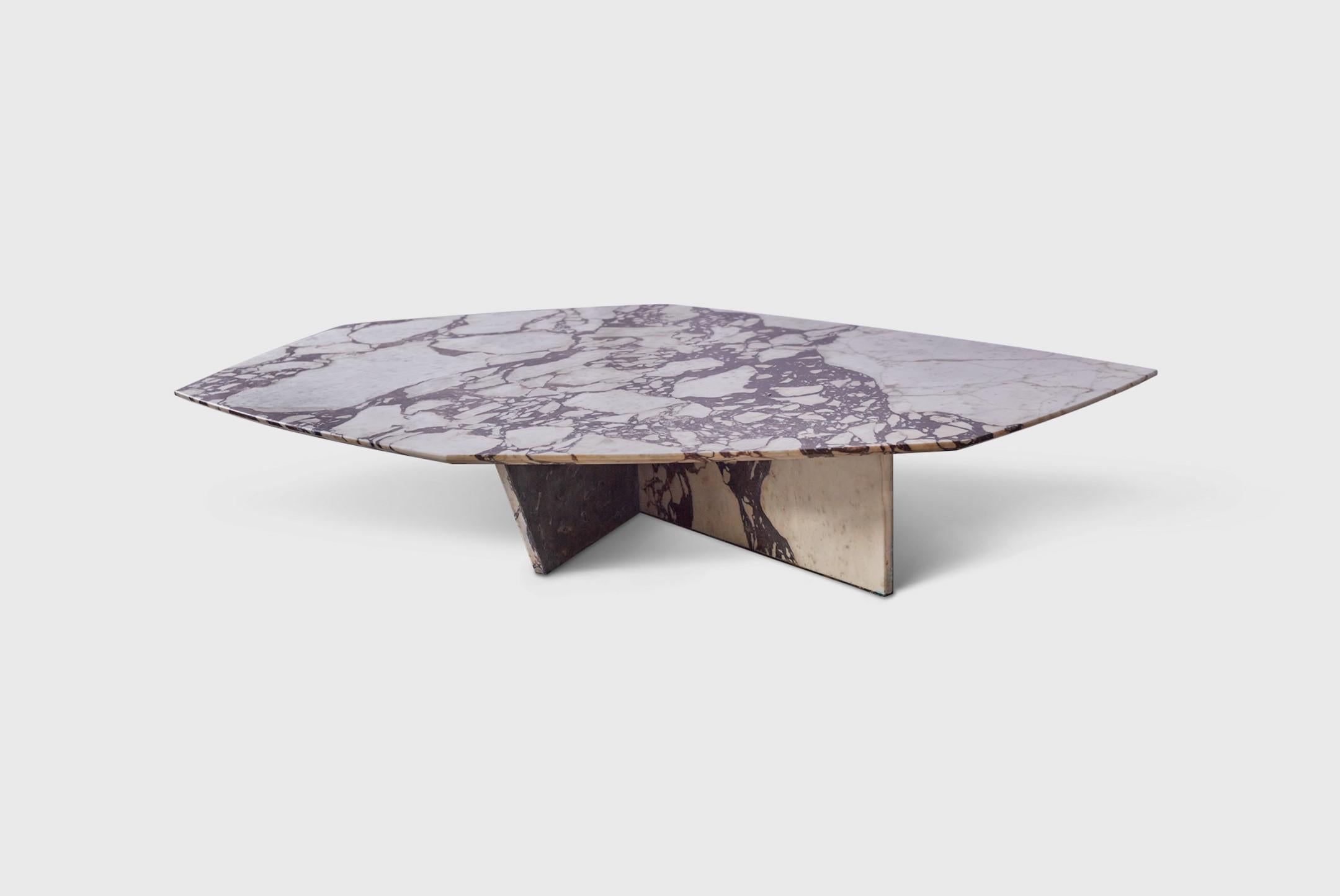 Mesa baja de mármol Geometrik I de Atra Design Posmoderno en venta