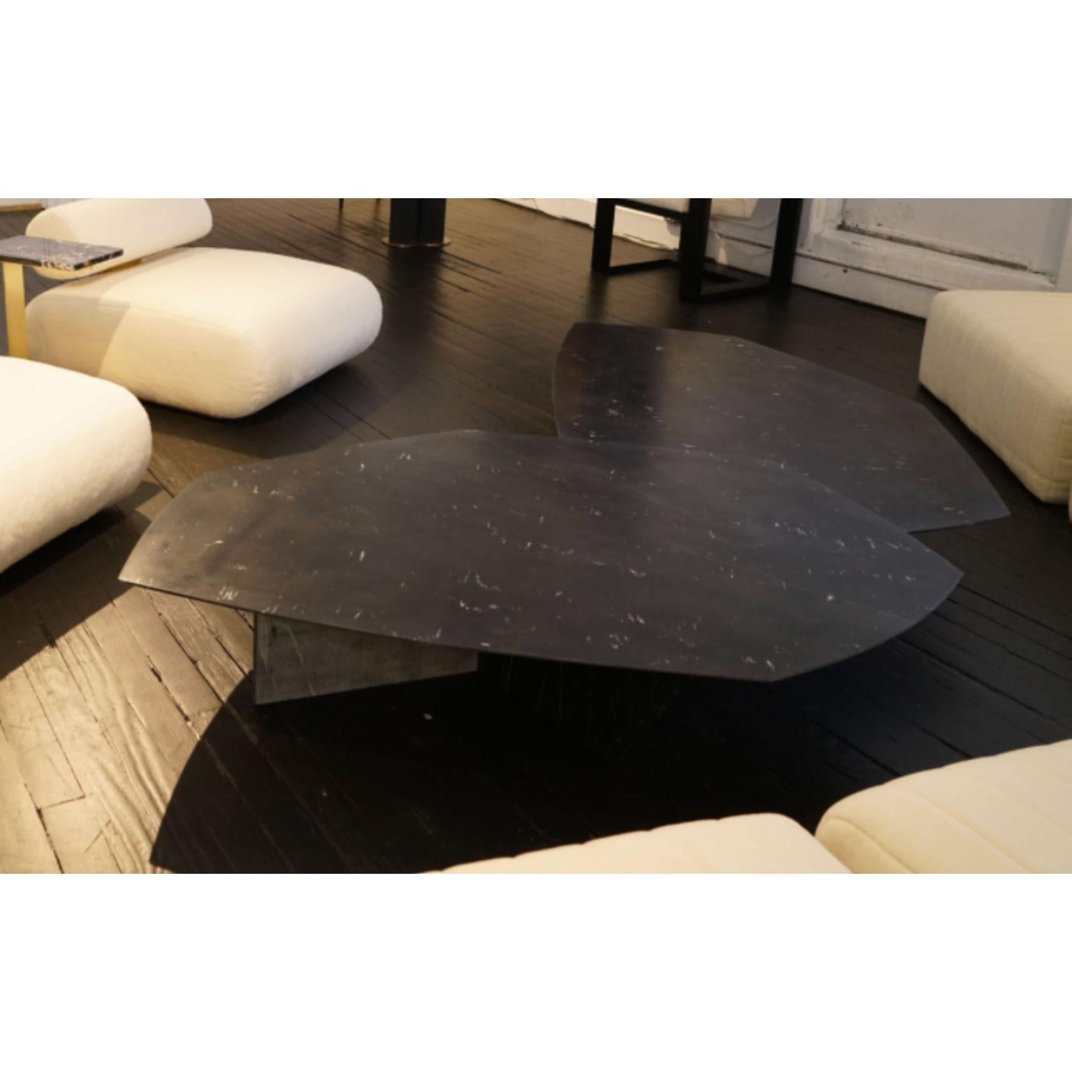 Geometrik Negro Monterrey Stone and Brass Large Coffee Table by Atra Design In New Condition For Sale In Geneve, CH