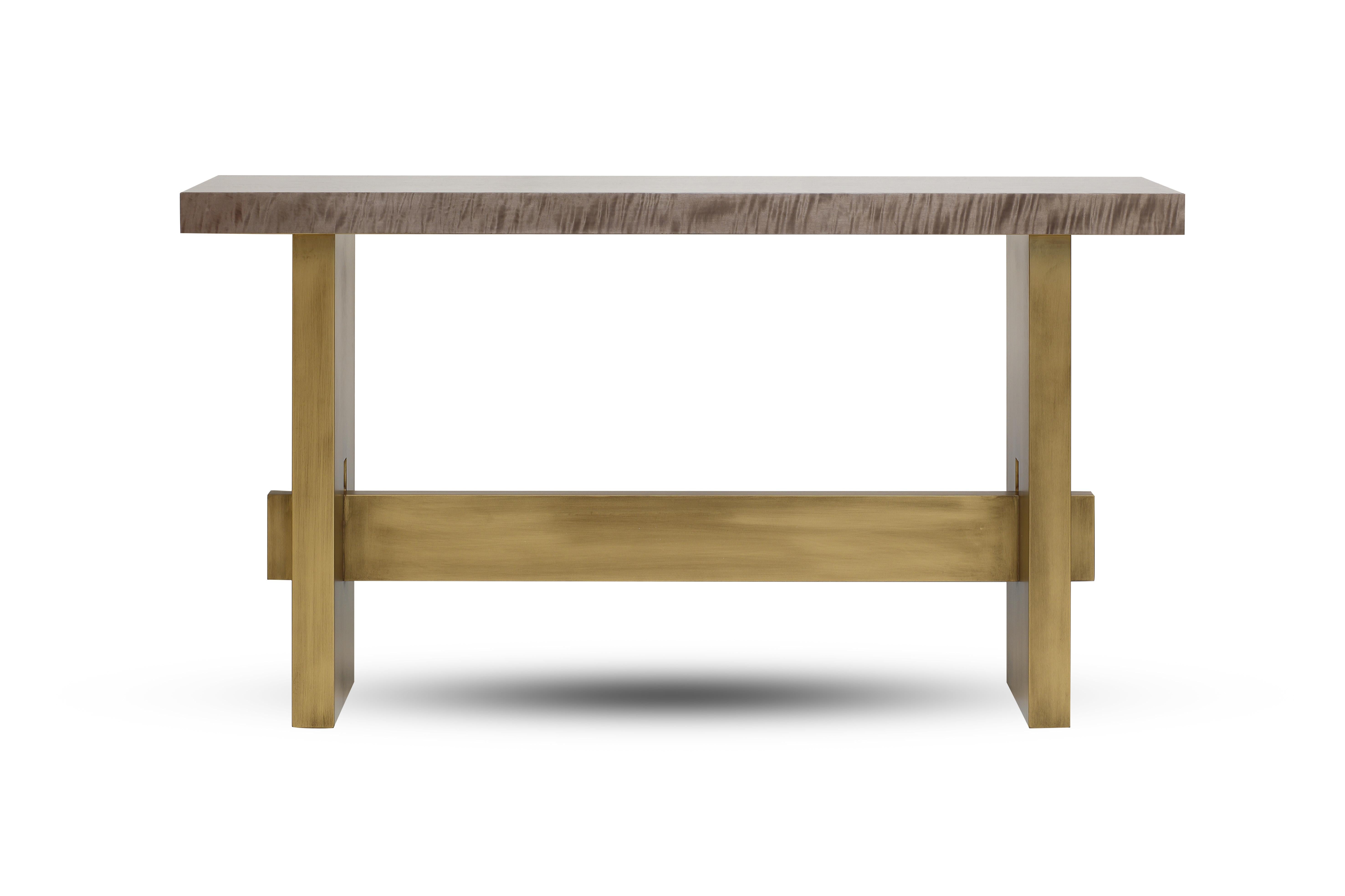 Table console géométrique en bronze et sycomore figuré, fabriquée à la main par Duistt

La console géométrique utilise la technique artisanale traditionnelle dans un design contemporain. Le plateau est en sycomore figuré gris clair, la base et la