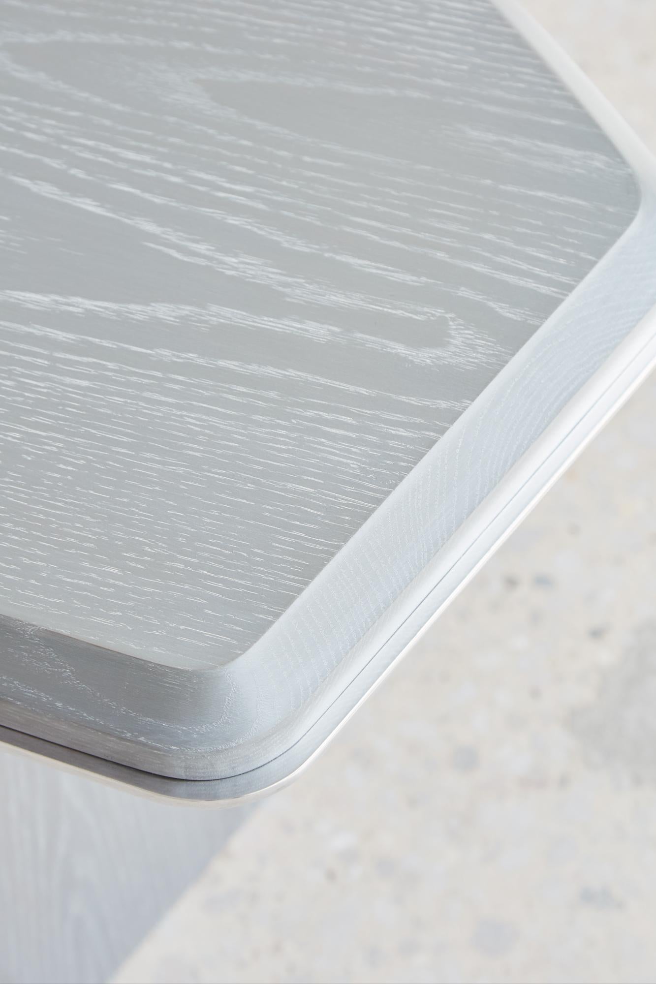 Canadien Grande table gigogne géométrique basse en chêne gris et aluminium par Mary Ratcliffe Studio en vente