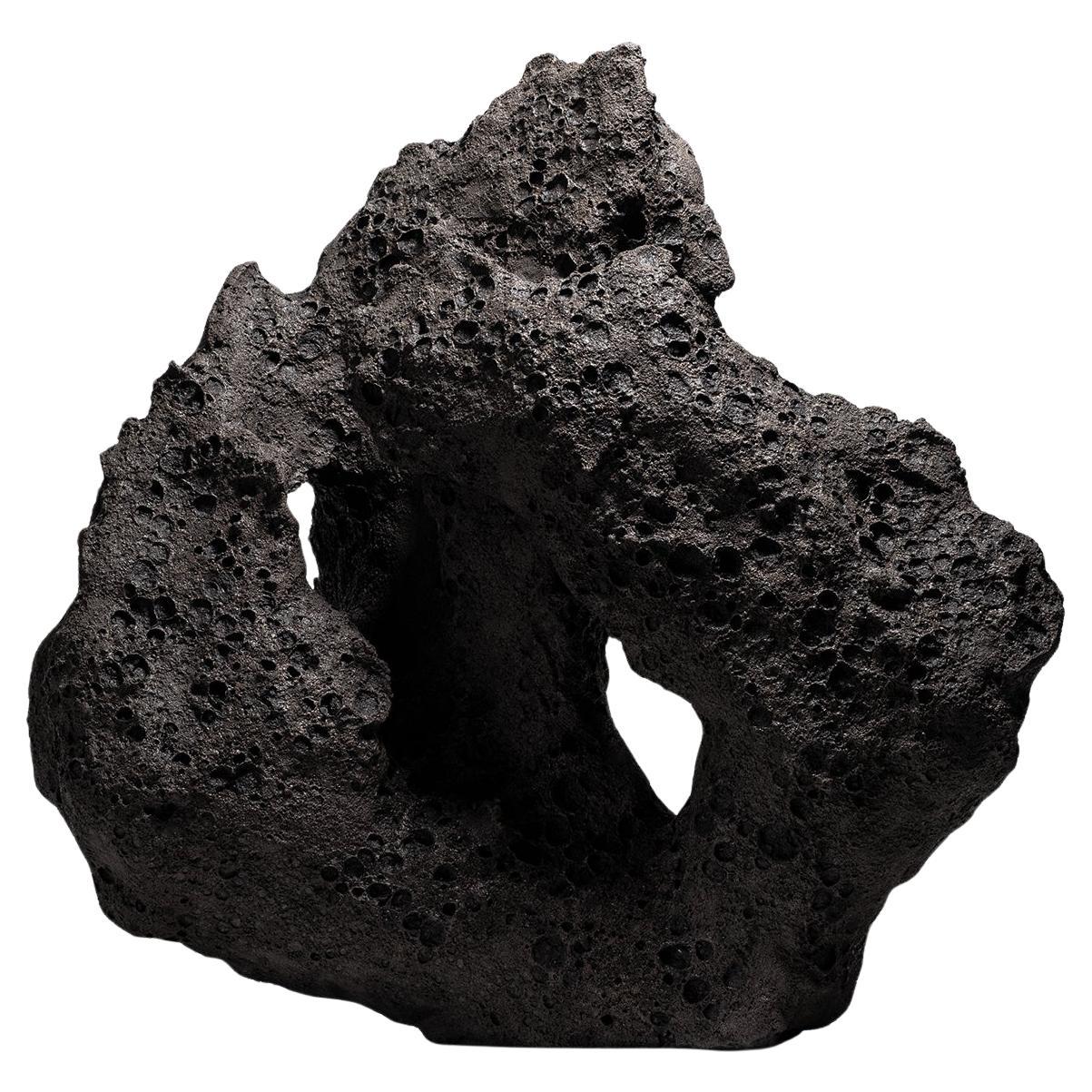 Forme organique brute, vase sculptural contemporain gris foncé de Niclas Wolf