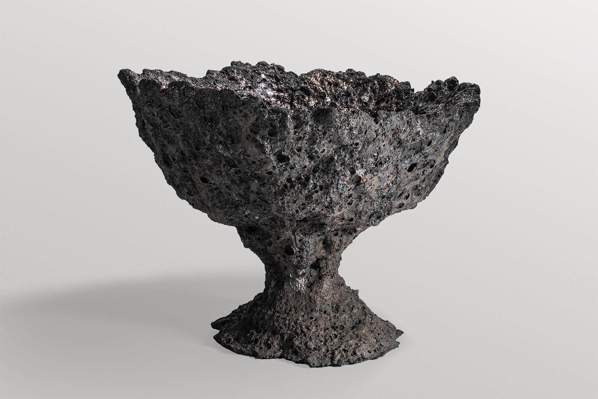 Ciotola in ceramica Geoprimitive 122 di Niclas Wolf
Un pezzo unico.
Dimensioni: Ø 47 x H. 35 cm.
Materiali: Ceramica.

GEOPRIMITIVE_ è una serie di progetti che mettono a confronto e collegano le
Il Precambriano, la nascita del nostro pianeta natale