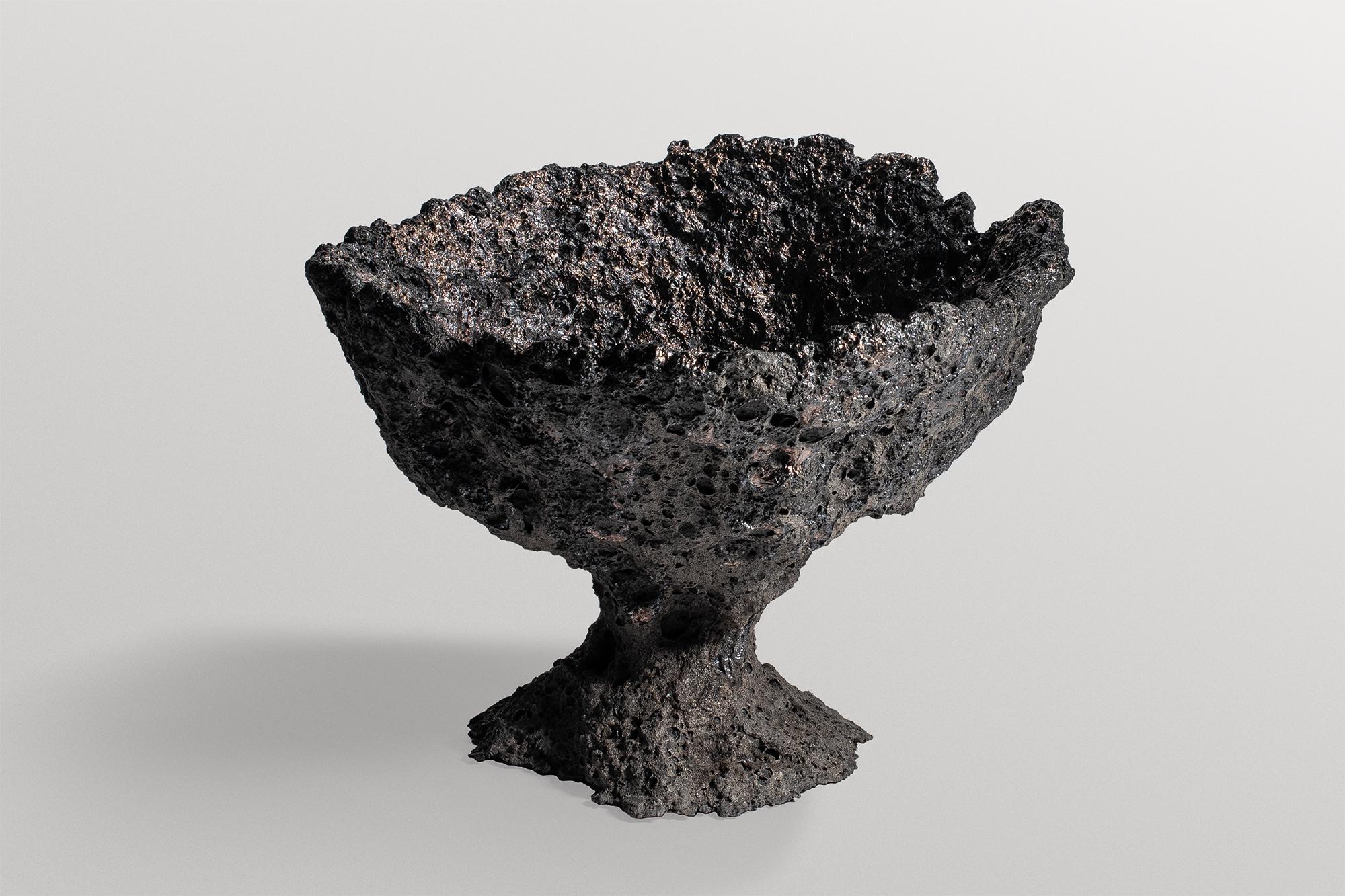 Altro Ciotola in ceramica grigio scuro di Niclas Wolf, forma organica di arte contemporanea in vendita