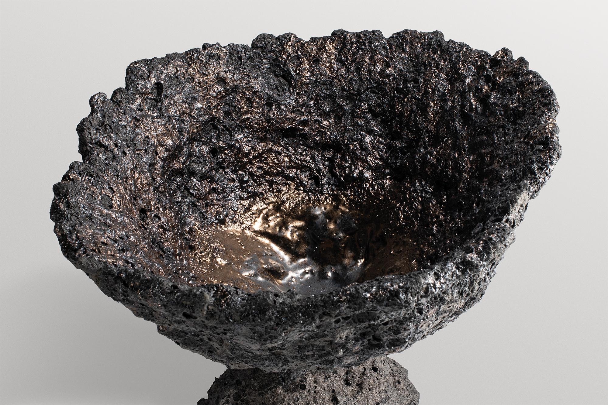Ciotola in ceramica grigio scuro di Niclas Wolf, forma organica di arte contemporanea In condizioni Nuovo in vendita a Geneve, CH