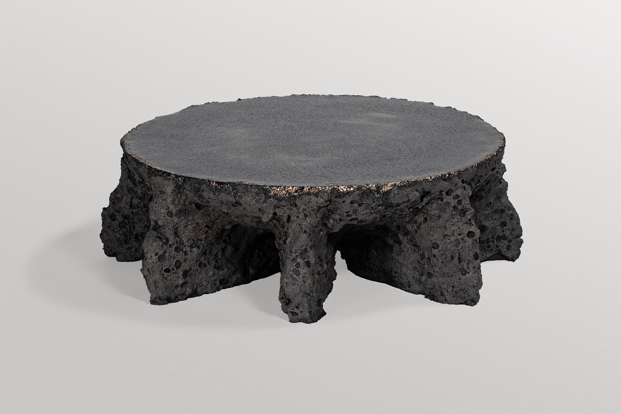 Geoprimitive 130 Ceramic Plate by Niclas Wolf
Unique Piece.
Dimensions: Ø 39 x H 13 cm.
Materials: Ceramic.

GEOPRIMITIVE_ is a design series that compares and connects the
Precambrian, the birth of our home planet and today‘s