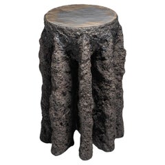 Tavolino in argilla di Niclas Wolf realizzato a mano da Earth's Origins Organic Form