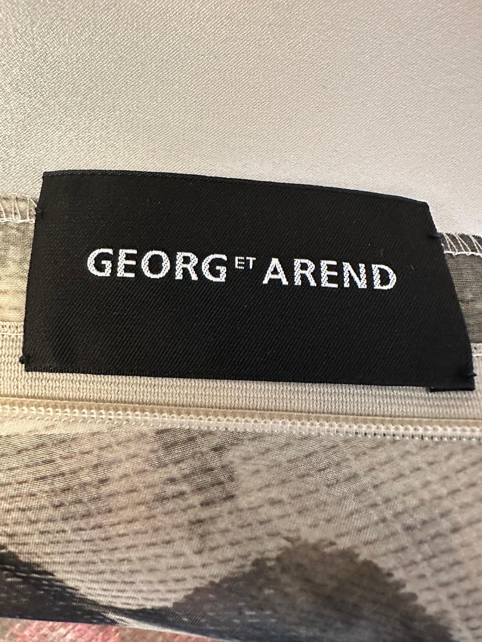 Georg et Arend Salon Privée Munich Vestido y capa de organza de seda estampada en venta 11