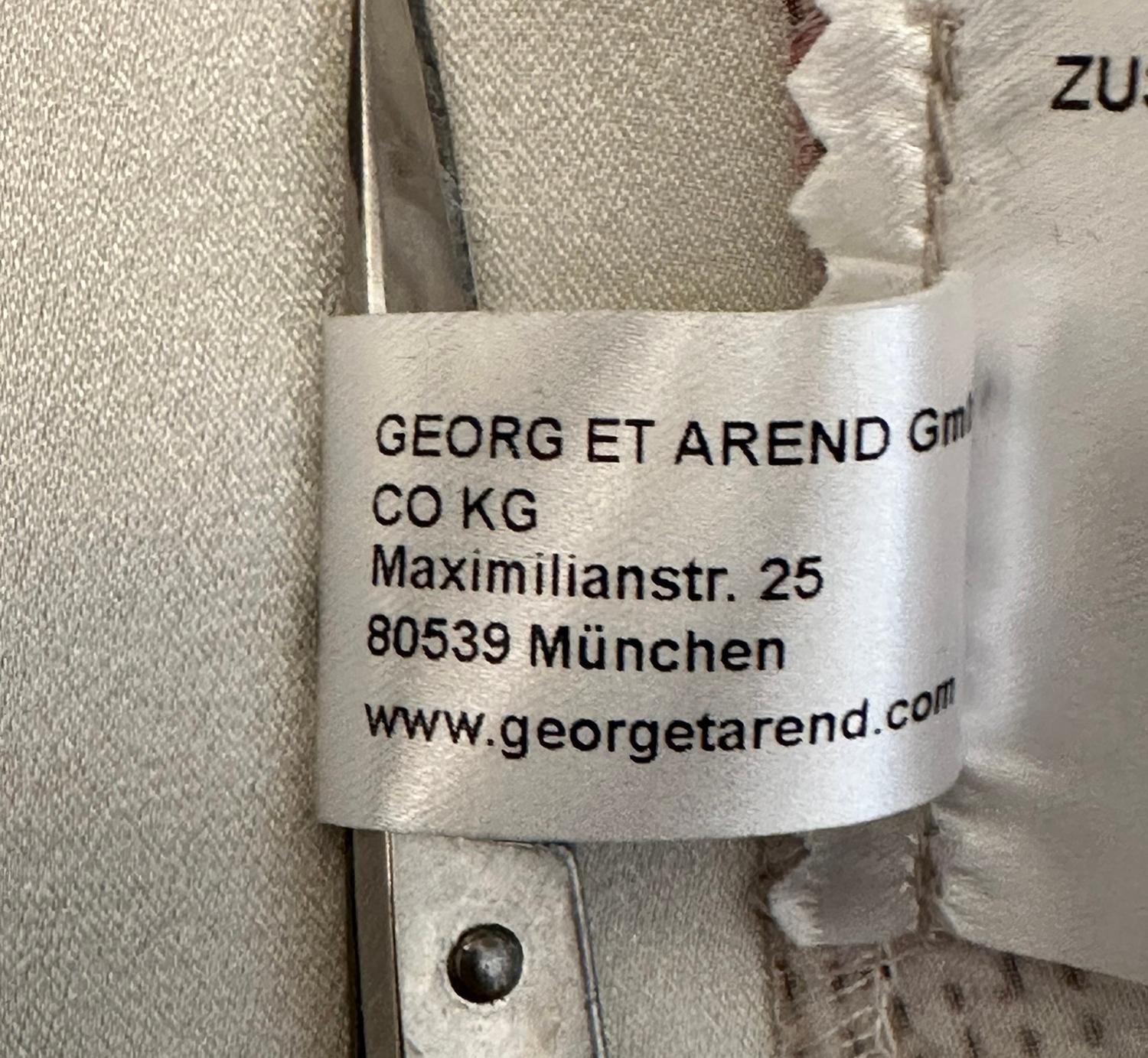 Georg et Arend Salon Privée Munich Vestido y capa de organza de seda estampada en venta 12