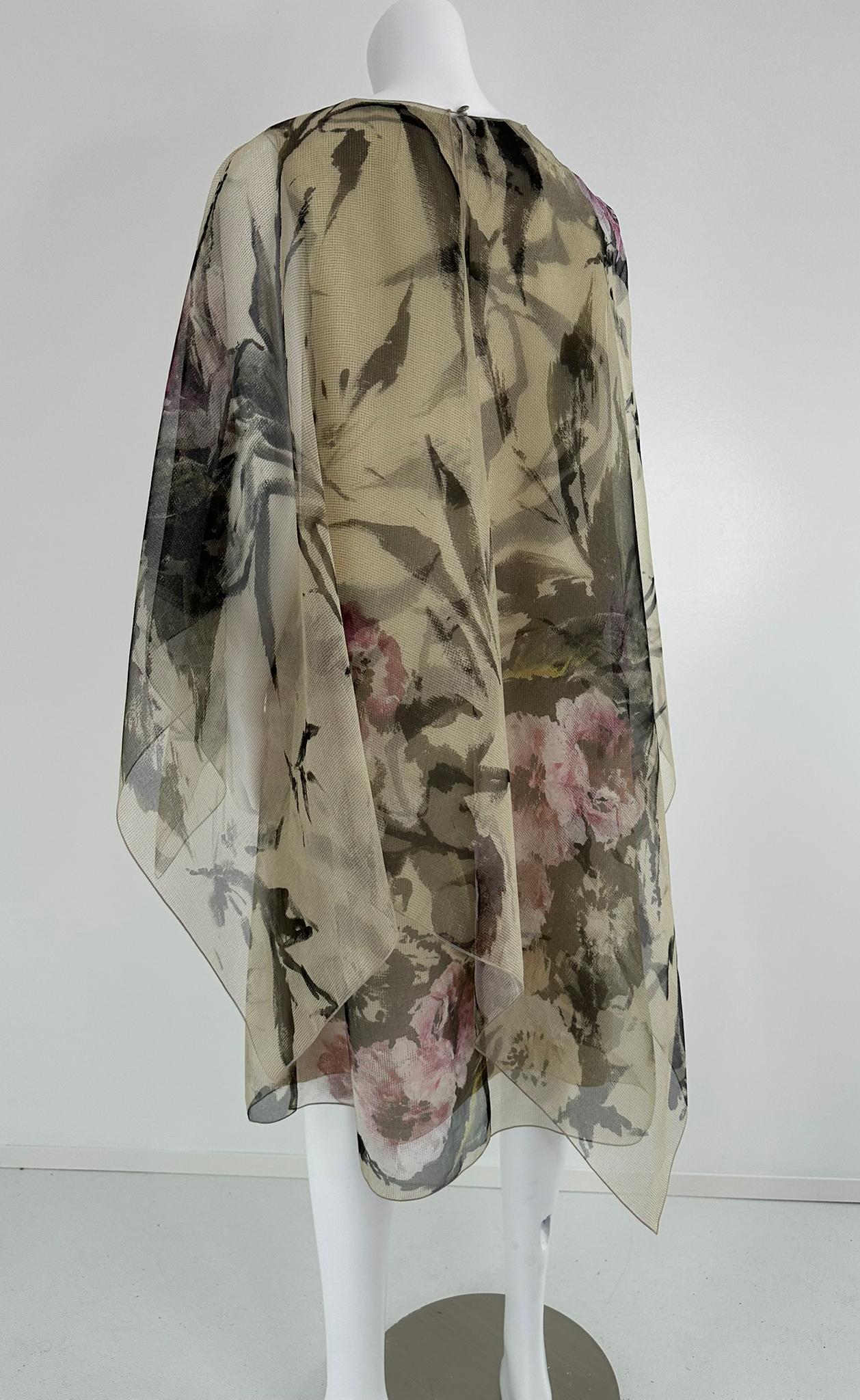 Georg et Arend Salon Privée Munich Vestido y capa de organza de seda estampada en venta 1