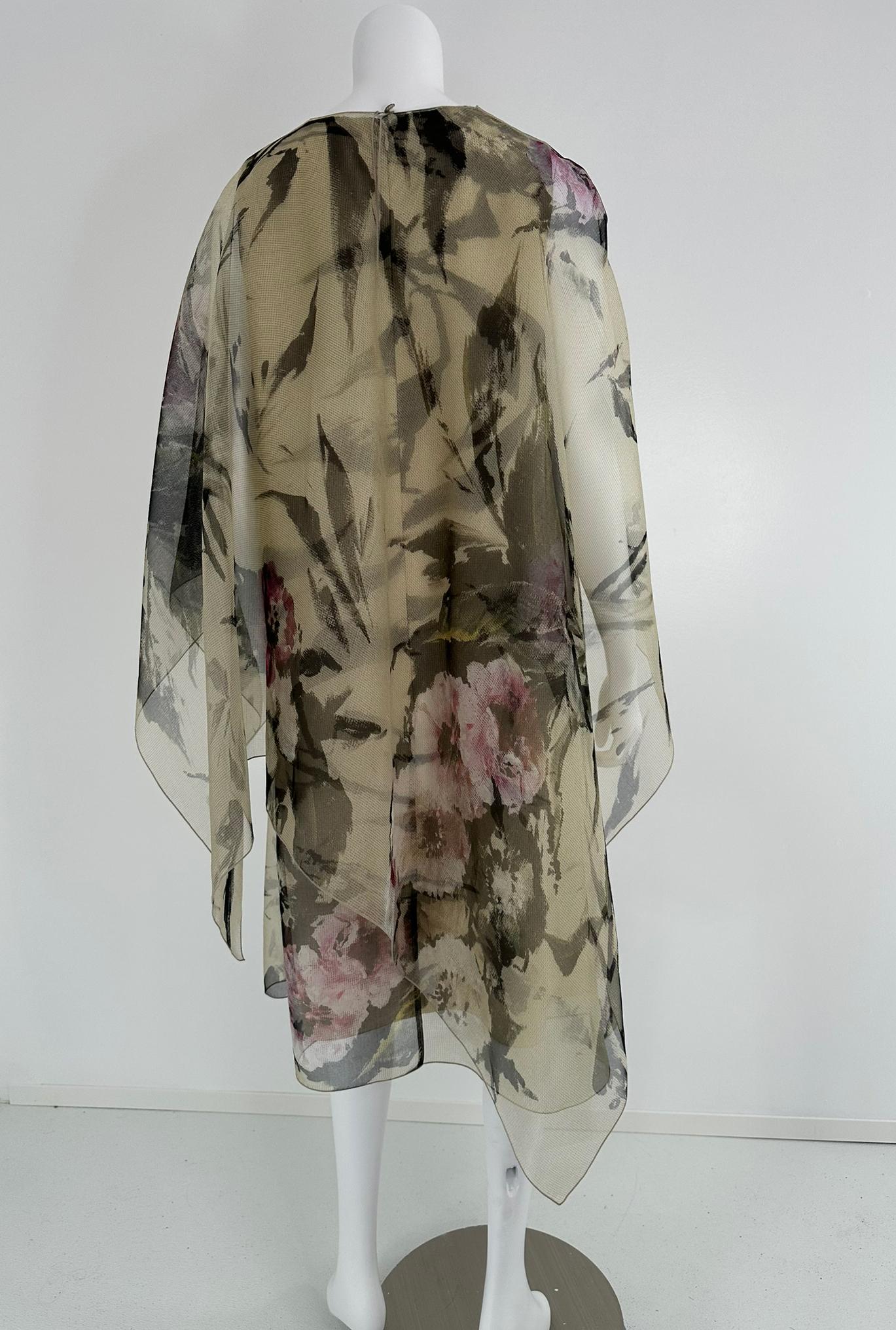 Georg et Arend Salon Privée Munich Vestido y capa de organza de seda estampada en venta 2