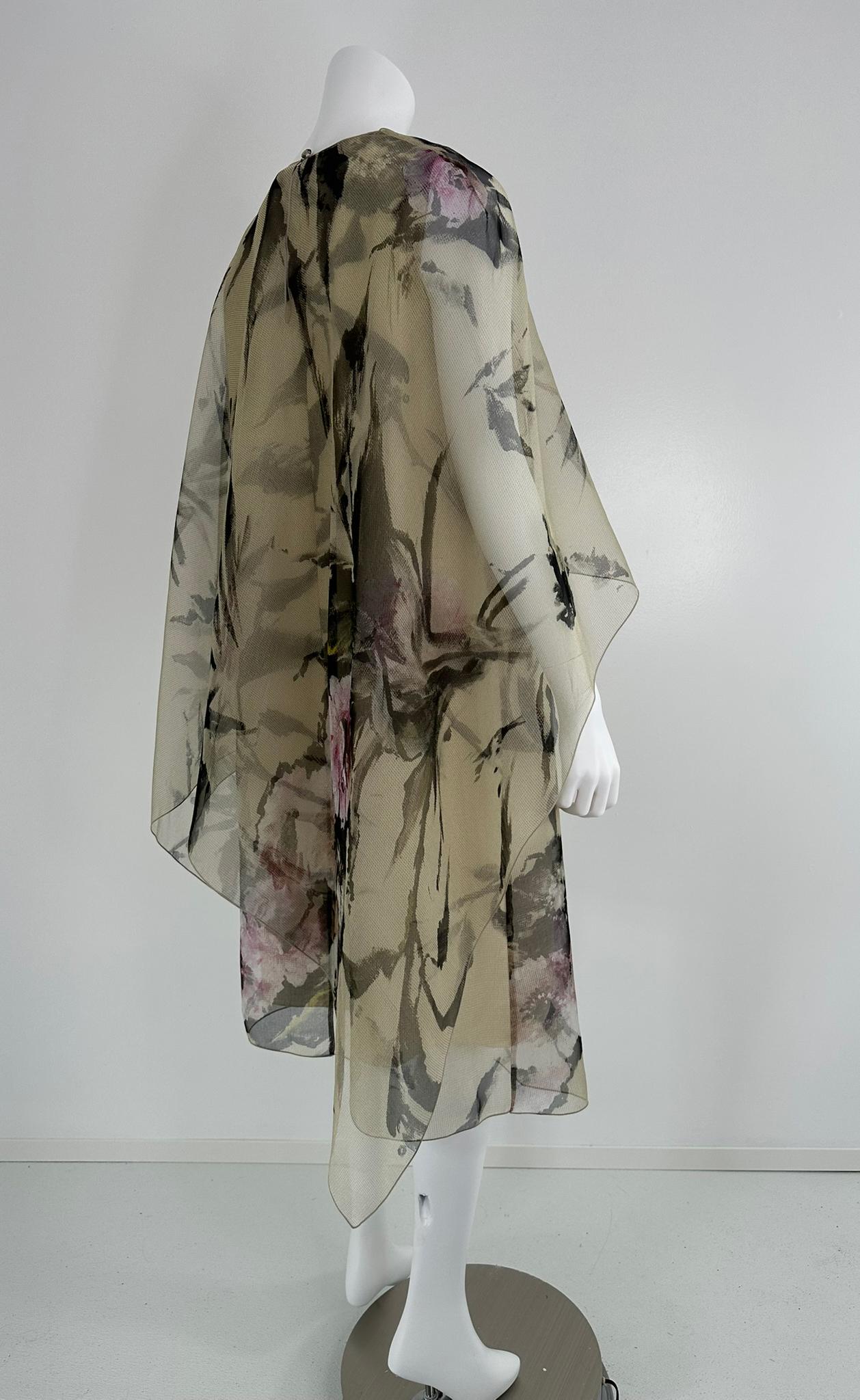 Georg et Arend Salon Privée Munich Vestido y capa de organza de seda estampada en venta 3
