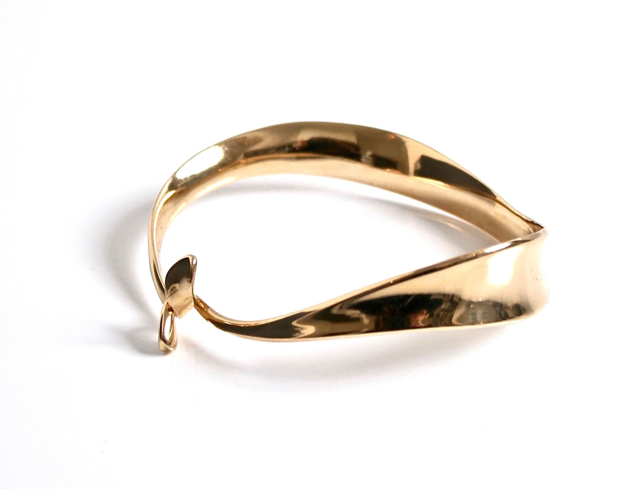 Super rare Georg Jensen 18 Karat Gold Mobeus twist Bangle designed by Vivianna Torun Bulow-Hube Denmark c.1970
Design number 927
