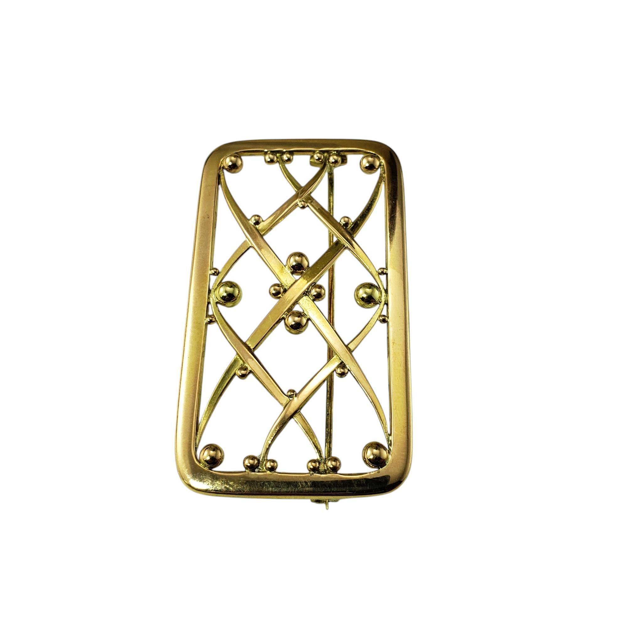 Georg Jensen 18 Karat Gelbgold Brosche/Nadel -

Diese auffällige Brosche von Georg Jensen zeichnet sich durch ein rechteckiges, durchbrochenes Gitterdesign mit sich kreuzenden Stäben und Perlenakzenten aus, das die klaren Linien und den skulpturalen