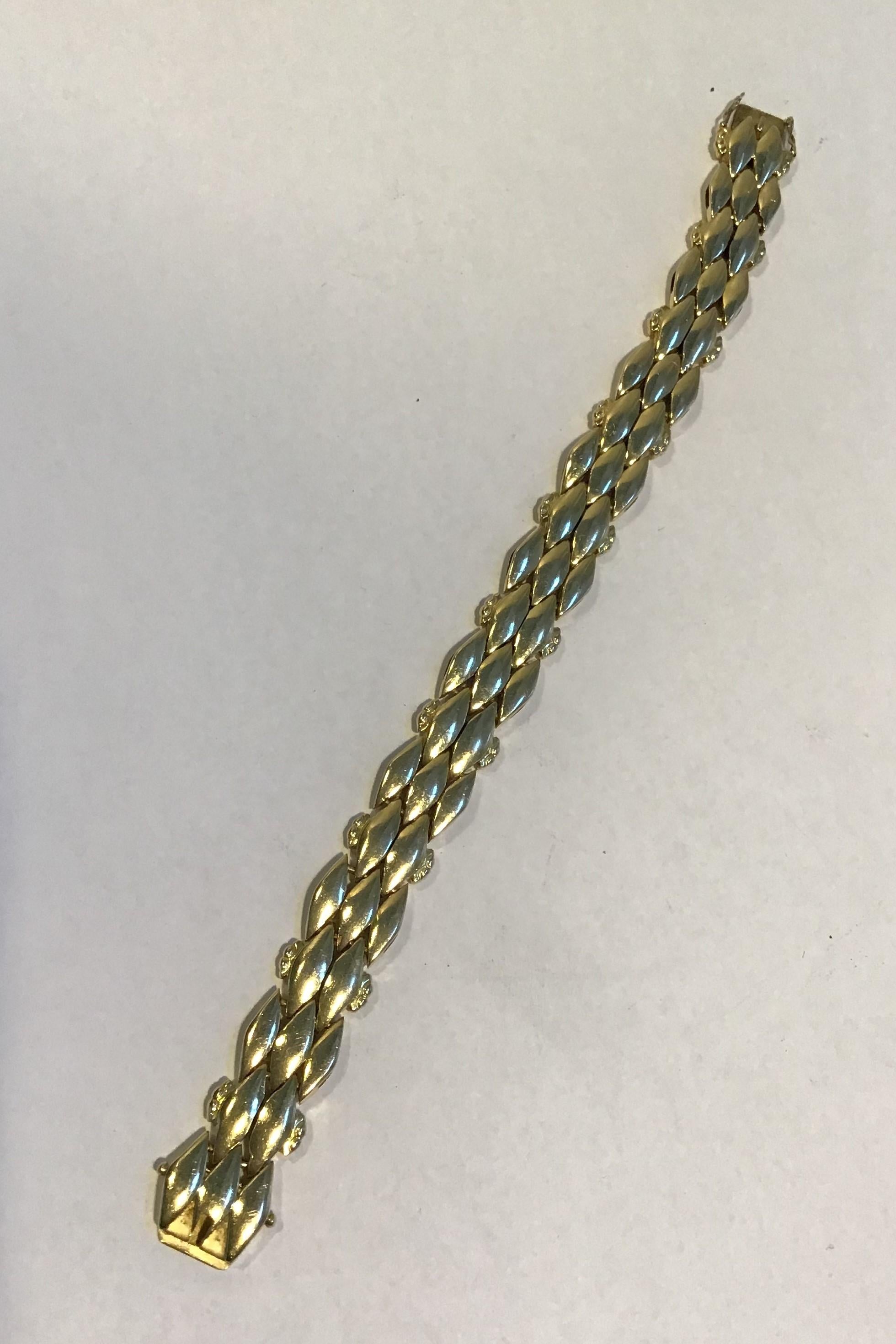 Georg Jensen 18K Gold Bracelet No 350

Designed by Harald Nielsen. We also have the model in Sterling Silver

Measures L 18,5cm (7 9/32 in)

Weight 49.5 grams / 1.75 oz.