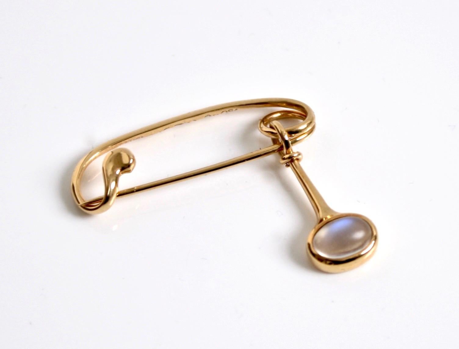 Early Georg Jensen 18k Gold & Moonstone brooch designed by Vivianna Torun Bulow-Hube Denmark c.1960 
Design number 1425 comes in the original Georg Jensen box
Very substantial piece moonstone is a beautiful colour