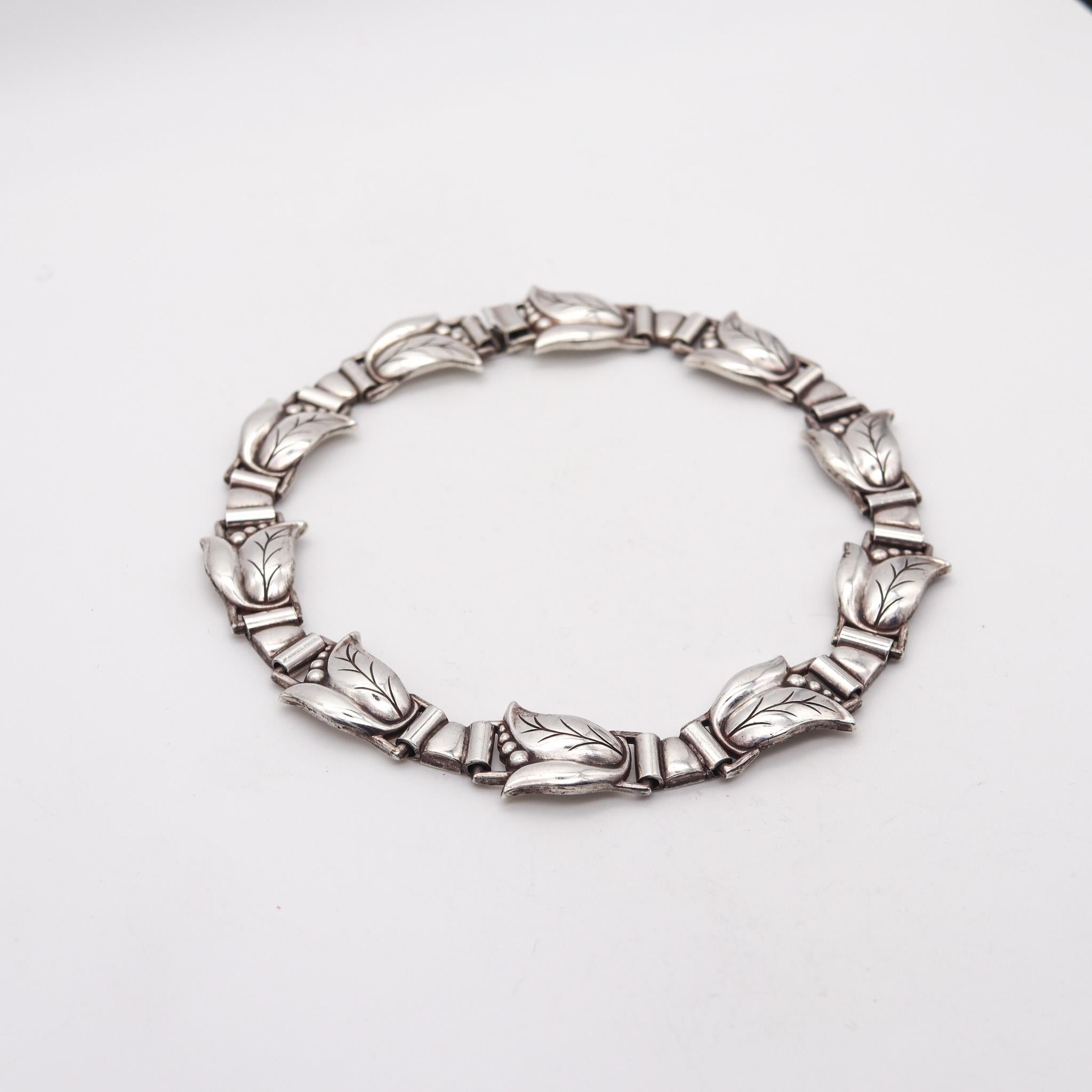 Art deco necklace designed by Alphonse La Paglia for Georg Jensen.

This is a beautiful vintage necklace, created by the silversmith and designer Alphonse La Paglia for the Georg Jensen company, back in the 1940. This necklace has been crafted in