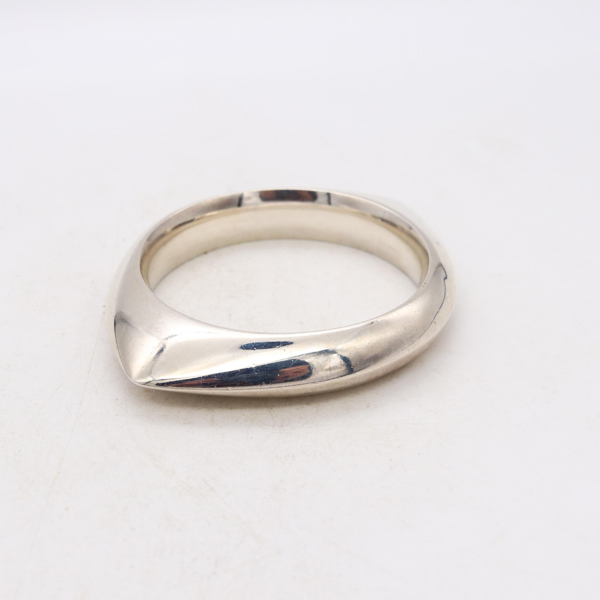 Georg Jensen 1956 Denmark by Nanna Ditzel Geometric Mobius Bangle In Sterling In Excellent Condition For Sale In Miami, FL