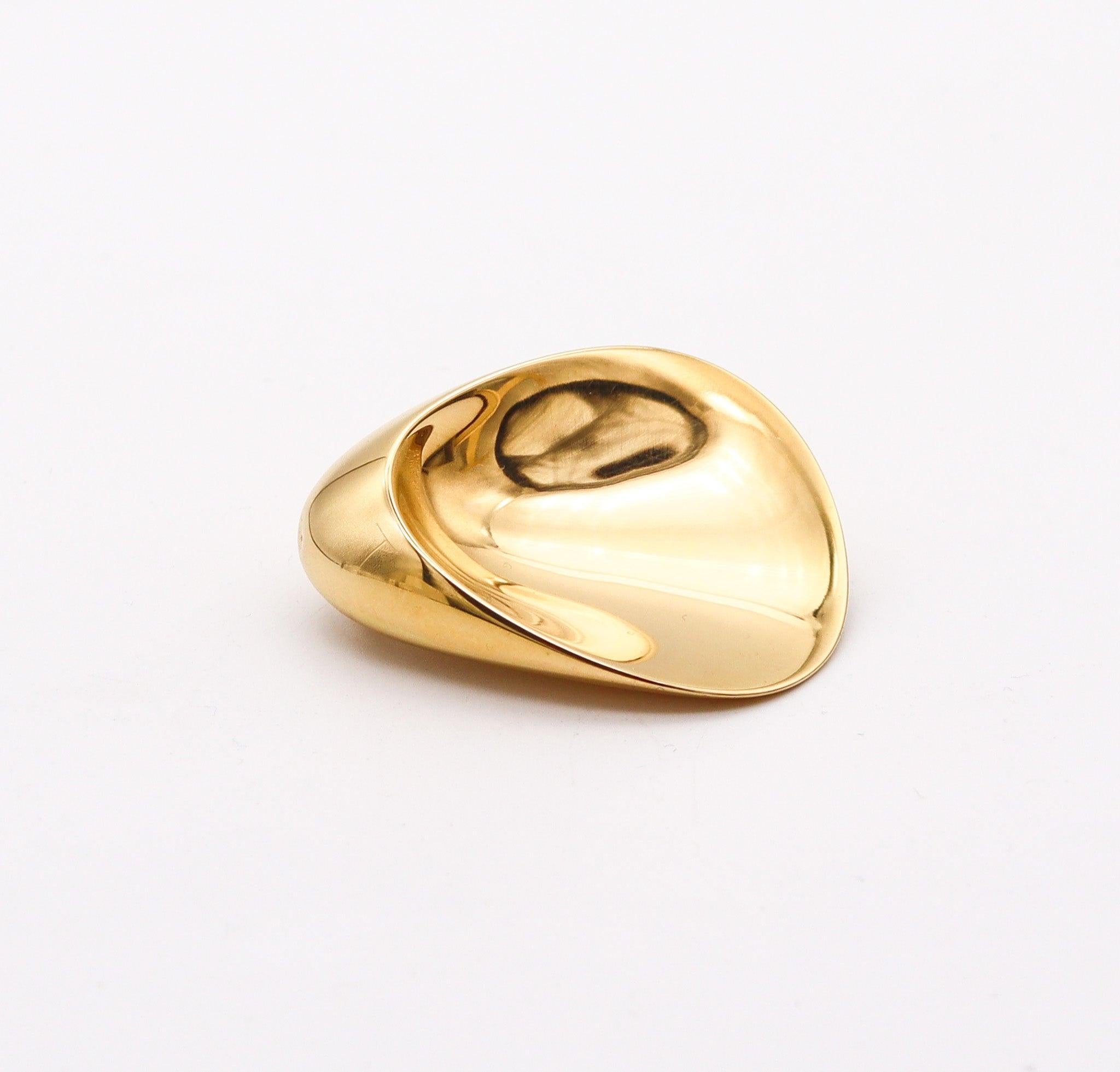 GEORG JENSEN 1960 Nanna Ditzel Pendant Brooch In 18Kt Yellow Gold Model 1328 In Excellent Condition For Sale In Miami, FL