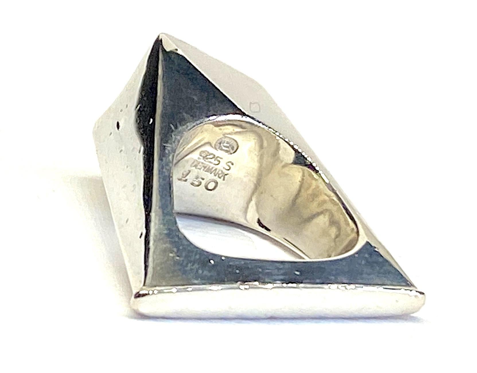A rare and sculptural design 1960s Georg Jensen sterling silver ring by Sweden's formost woman silversmith Vivianna Torun, nee Torun Bülow-Hübe. It is model no. 150 and made in a cast abstract and asymmetric design. The top is .5 of an inch wide and