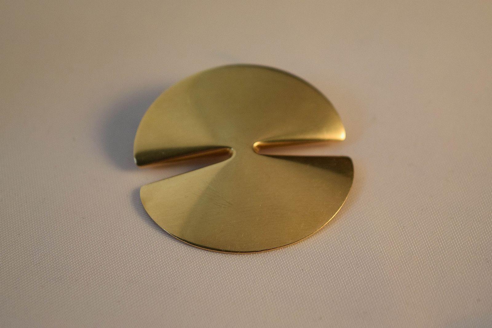 Vintage Brooch by Nanna Ditzel for Georg Jensen
Model No 1337B
18 k 735 gold stamped Georg Jensen Signed
1940's
very good vintage condition
size 1.5 