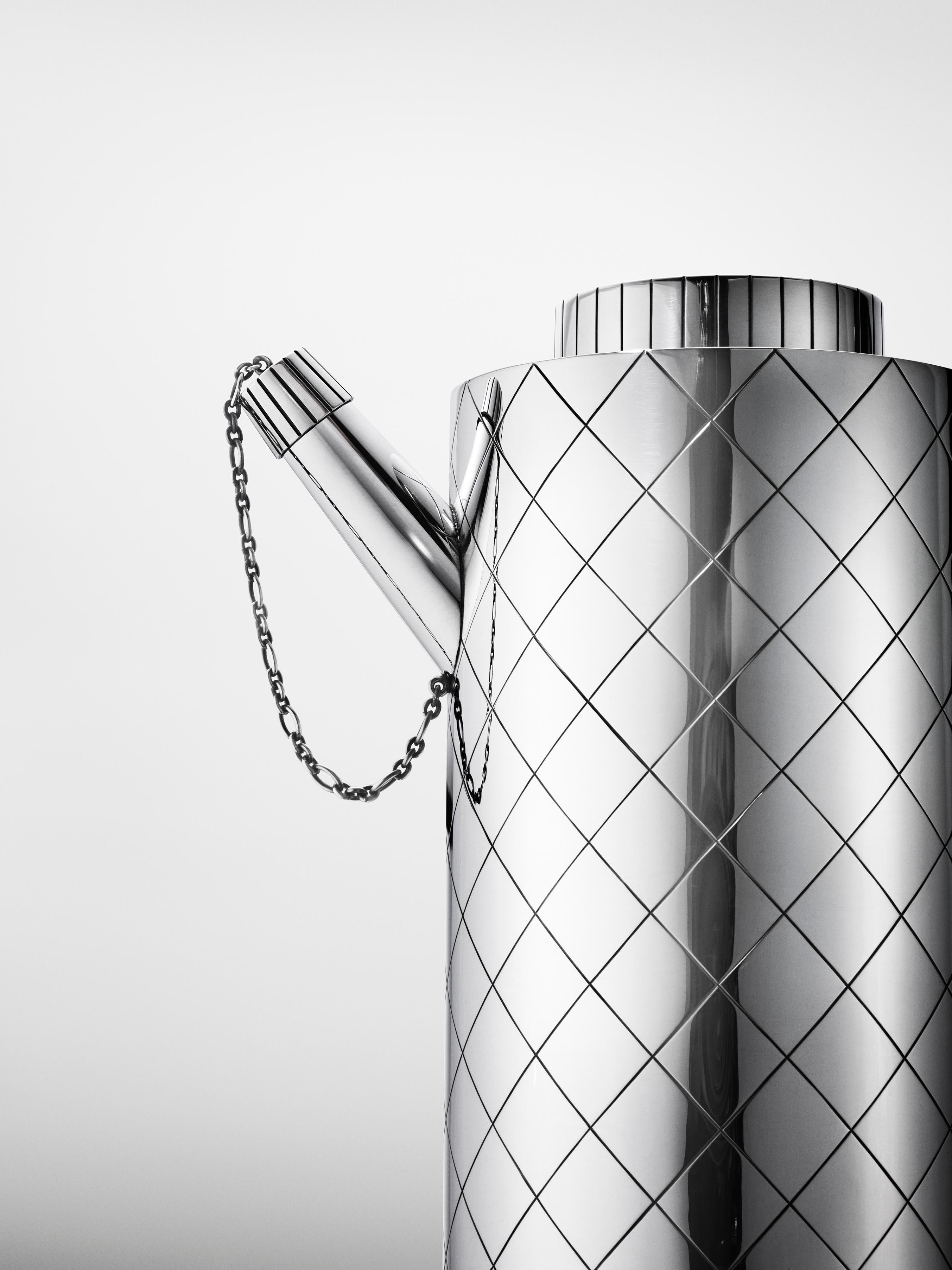 Cocktail set no. 819 was designed during the Art Deco era and influenced by Functionalism - an approach based on simplicity and practicality with classical, geometric shapes and limited ornamentation. The set consists of a cocktail shaker, ice